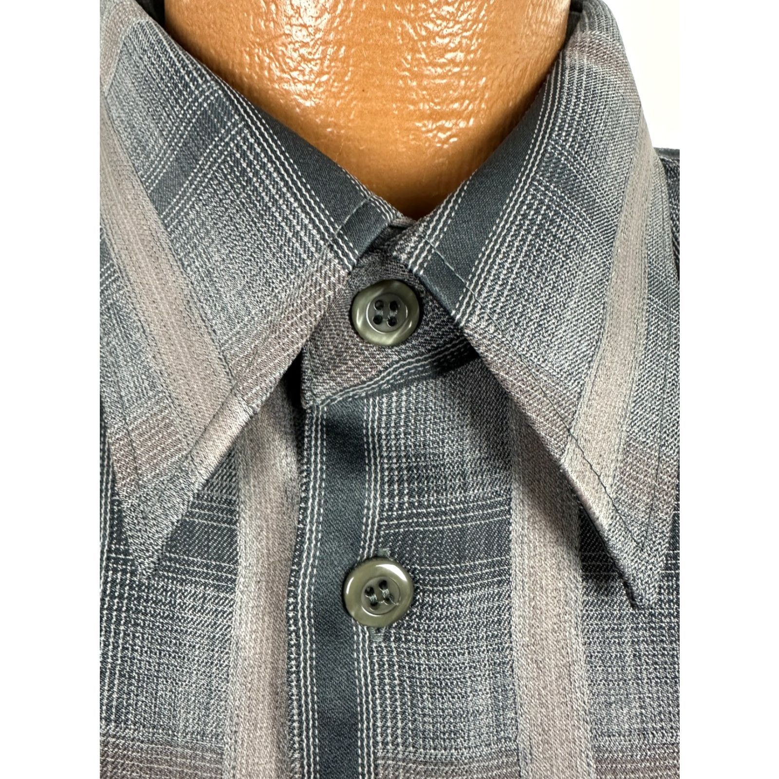 Vintage VINTAGE 90s PRONTI Shirt Men 2XL Button-Up Plaid Polyester Shadow Gray 27" Pit to Pit Pockets 32.5" Collared Sleeve Long Mens Size US XXL / EU 58 / 5 - 4 Thumbnail