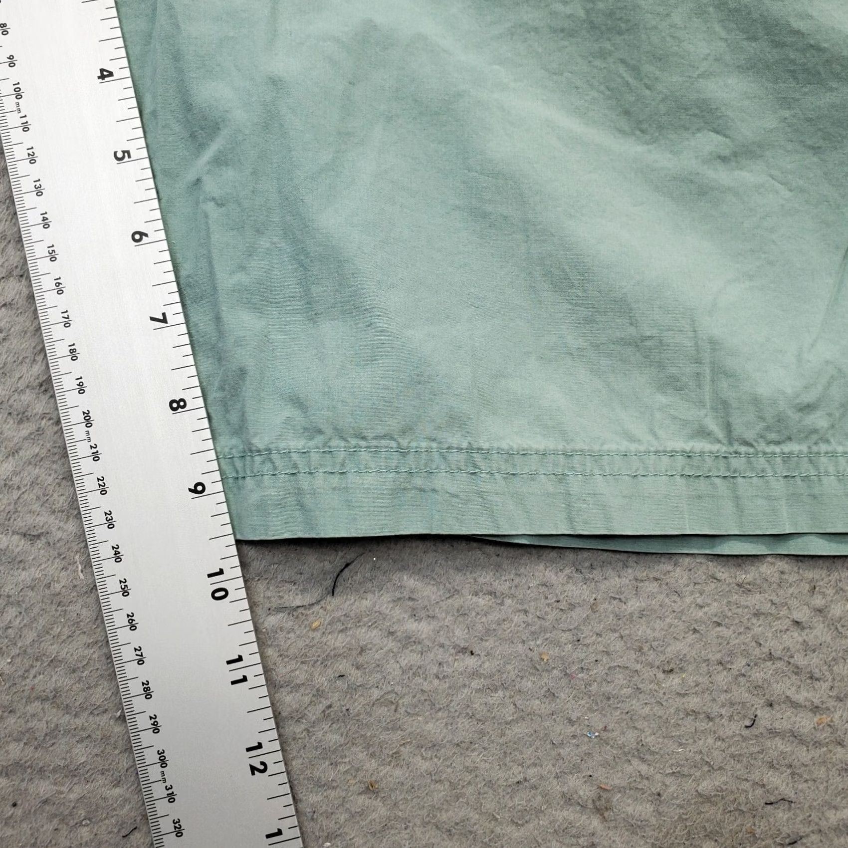 Vintage Columbia Mens Chino Shorts 36W Green Slash Pockets Mid Waist Casual Sportswear Shirt/Shorts Footwear? Size US 36 / EU 52 - 4 Thumbnail