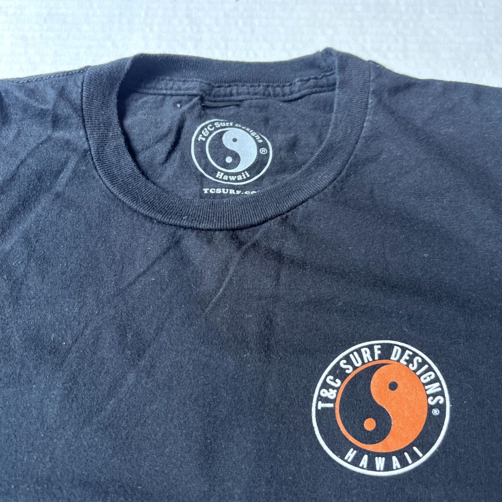 Vintage VINTAGE T&C Surf Designs Shirt Surfer Hawaiian Graphic Print 2020s Black Medium Mens Size US M / EU 48-50 / 2 - 3 Thumbnail