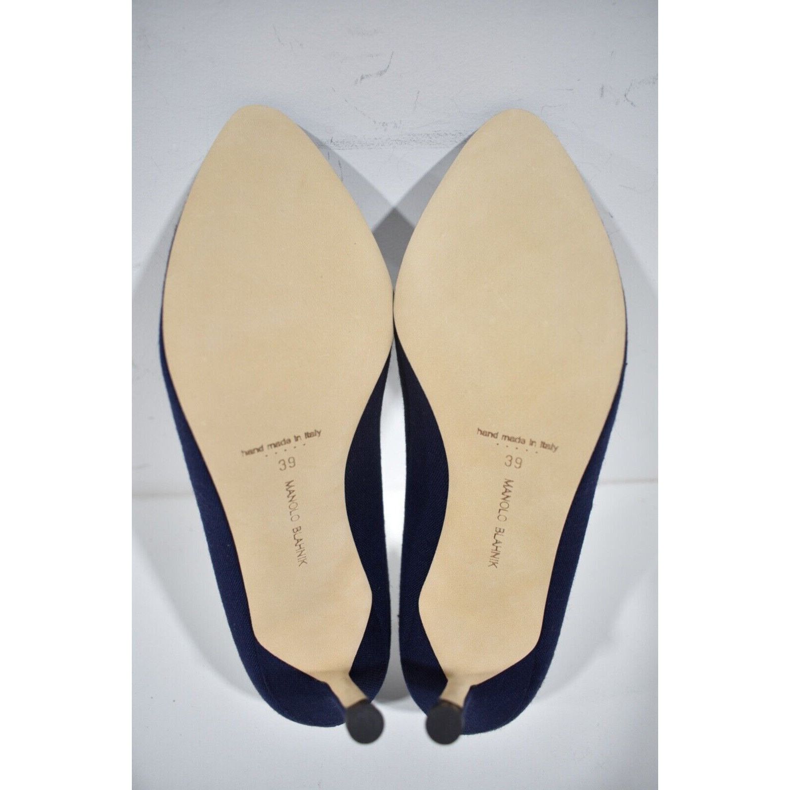 Manolo Blahnik Hangisi 70 Navy Linen Pearl Jewel Buckle Low Heel Pump 39 Size US 9 / IT 39 - 4 Thumbnail
