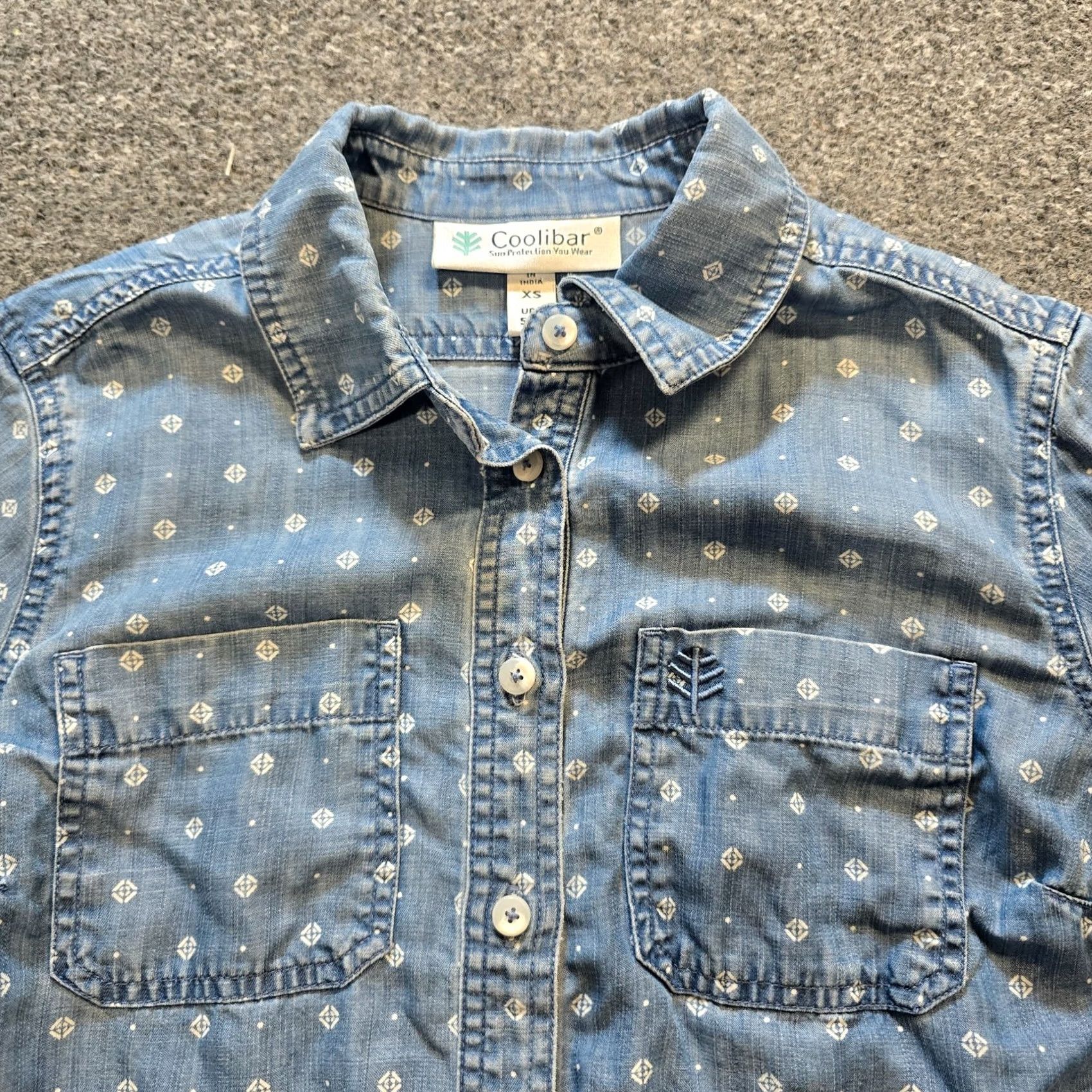 Vintage Coolibar Top Womens Size XS Blue Chambray Western Pattern Button Casual Capsule Shirt Womens XS Blue Chambray Western Pattern Button-Up Casual Capsule Size XS / US 0-2 / IT 36-38 - 2 Thumbnail