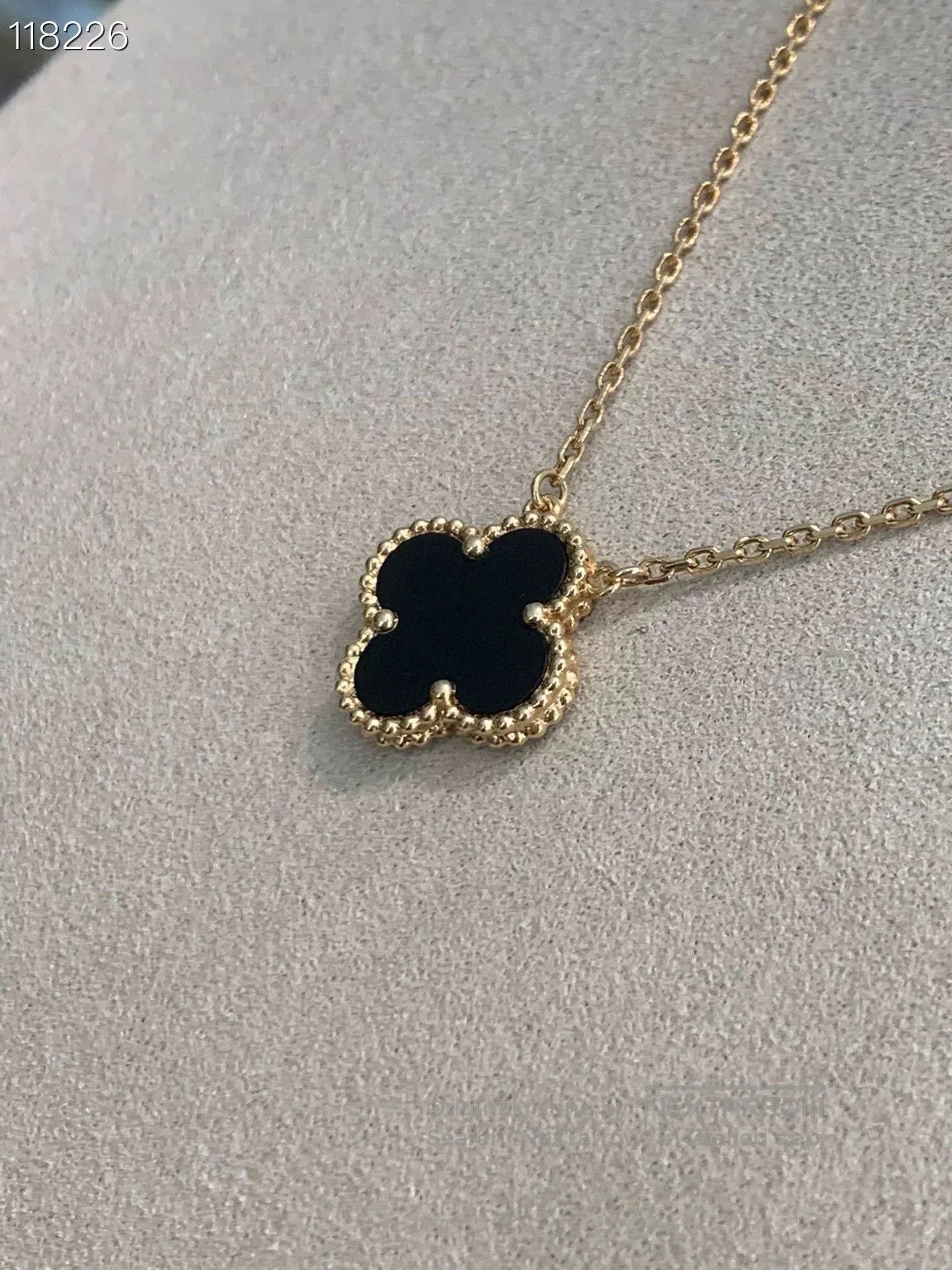 Van Cleef & Arpels VCA 100105C01 Medium Black Flower Necklace. Size ONE SIZE - 3 Thumbnail