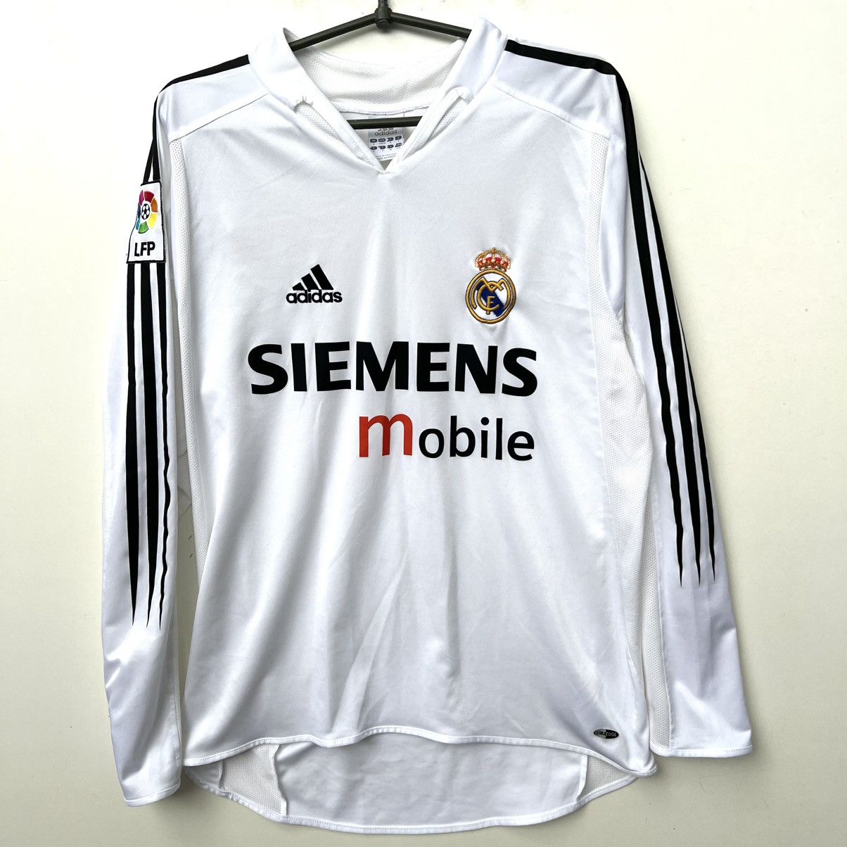 Adidas REAL MADRID ADIDAS VINTAGE LONGSLEEVE SOCCER JERSEY 2004 Size US S / EU 44-46 / 1 - 1 Thumbnail