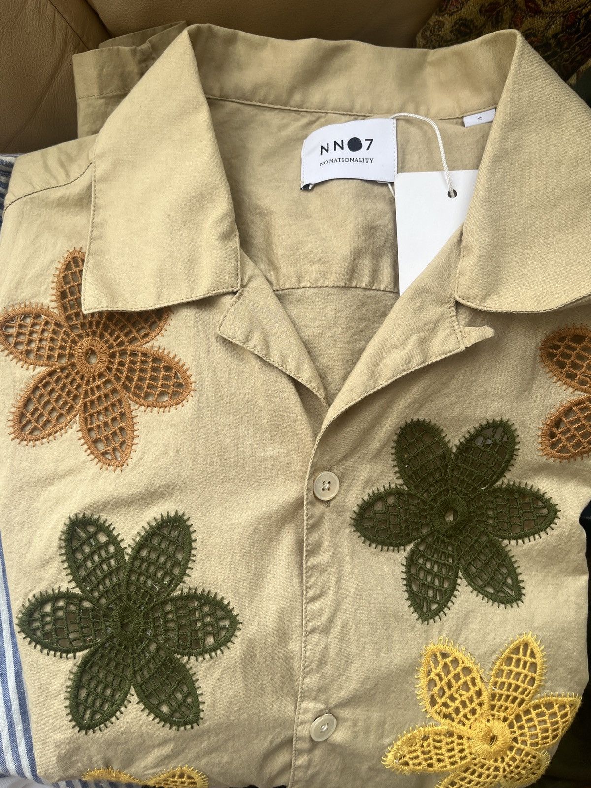 NN07 NN07 Julio stitched flower cream short sleeve Size US S / EU 44-46 / 1 - 5 Thumbnail