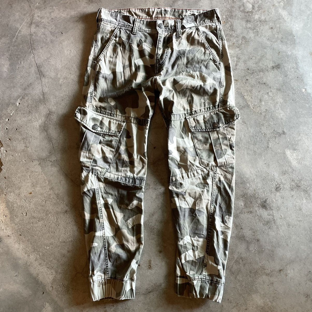 True Religion True Religion Camo Cargo Size US 34 / EU 50 - 1 Thumbnail