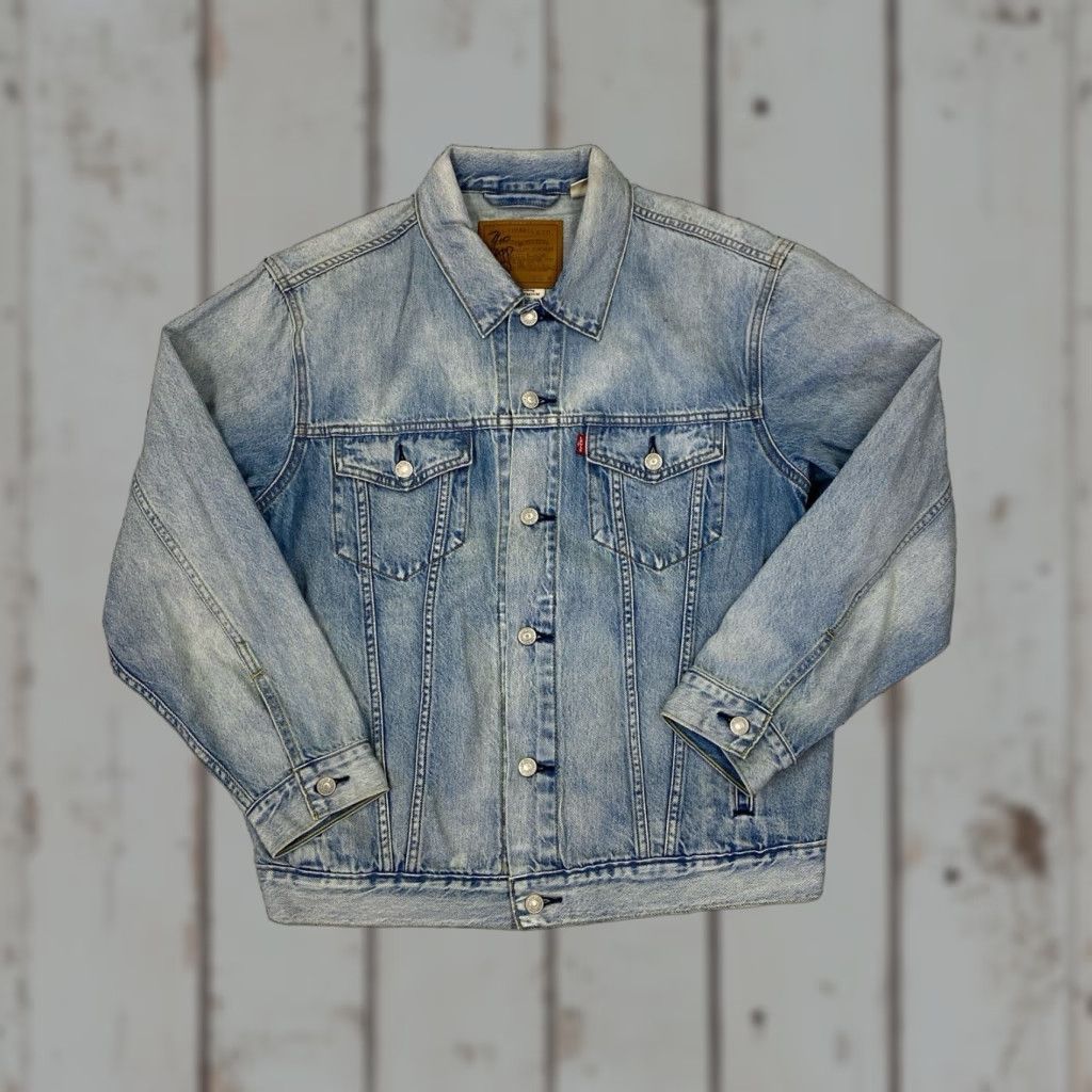 Levi's VINTAGE Levis Denim Stock Trucker Jacket Medium Light Wash Men Jeans Jacket Collared Blue M Size US M / EU 48-50 / 2 - 1 Thumbnail