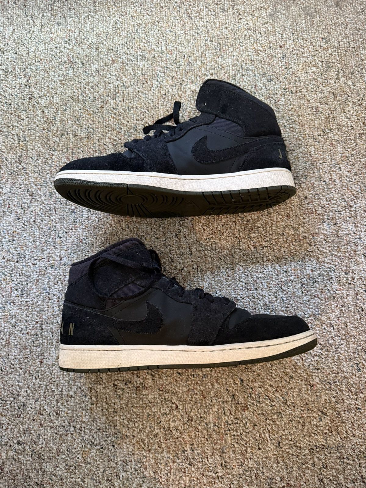 Jordan Brand Air Jordan 1 Mid Black Size 13 Size US 13 / EU 46 - 2 Thumbnail
