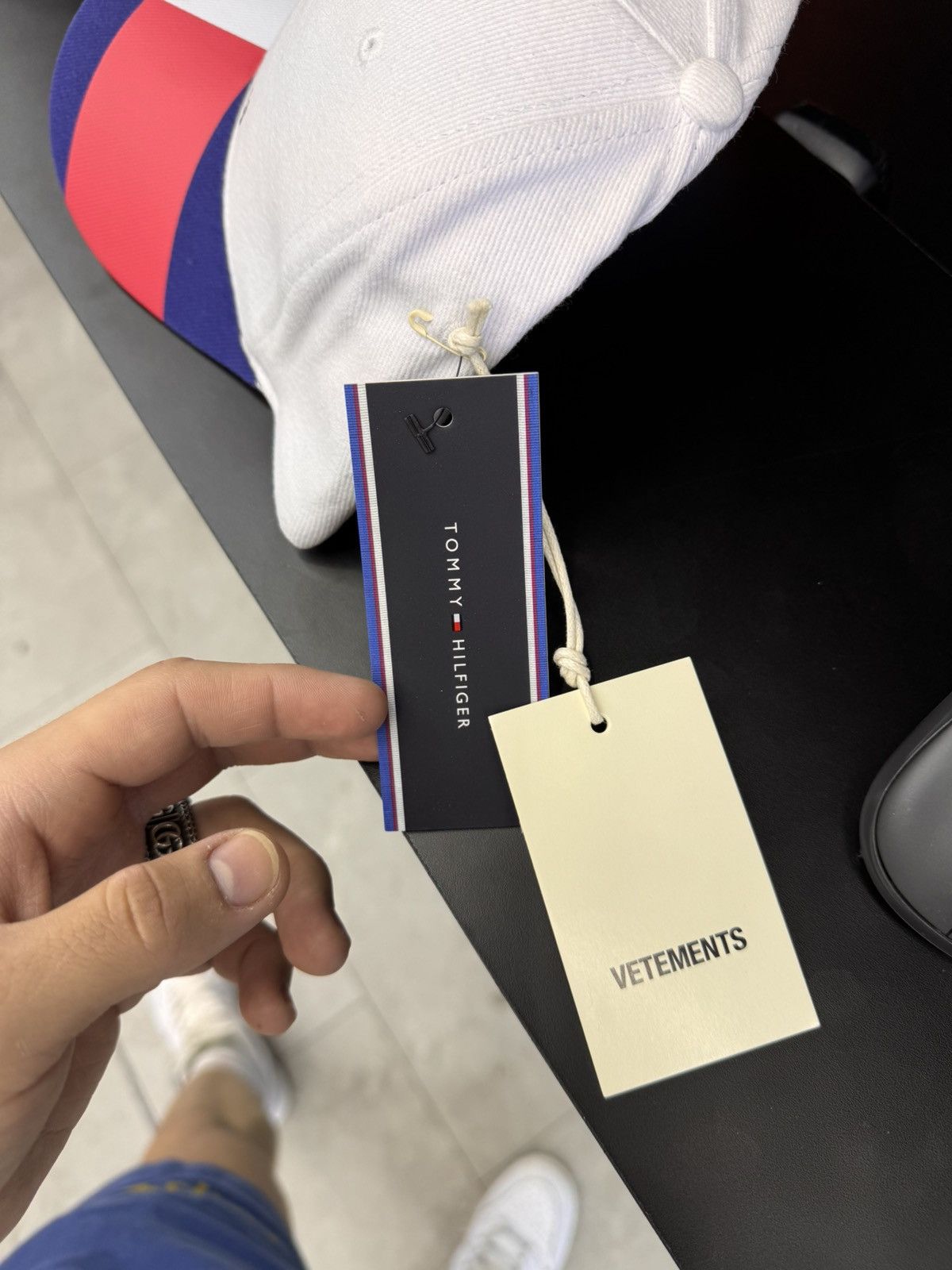 Tommy Hilfiger × Vetements Vetements x Tommy Hilfiger Embroidered Logo Hat Size ONE SIZE - 3 Thumbnail