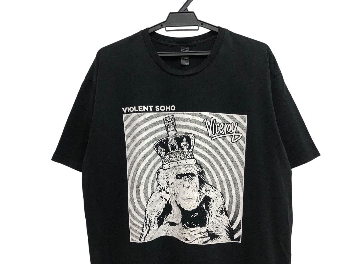 Band Tees RARE 🔥 VIOLENT SOHO 🇦🇺 ALTERNATIVE ROCK BAND VICEROY TEE Size US XL / EU 56 / 4 - 3 Thumbnail