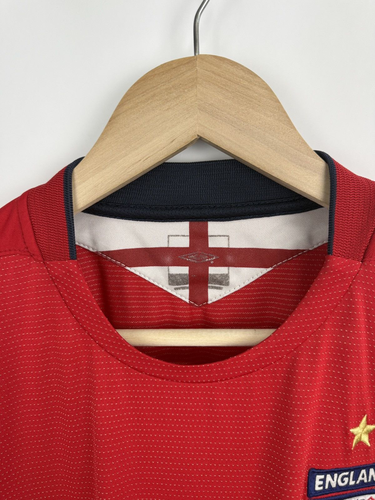 Umbro 🏴󠁧󠁢󠁥󠁮󠁧󠁿 2004-2005 Umbro England Away Soccer Jersey Football Kit Size US M / EU 48-50 / 2 - 7 Thumbnail