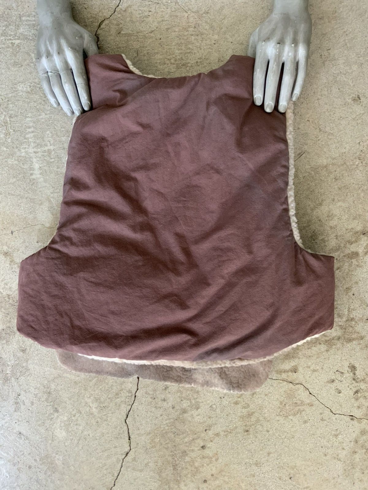 Kanye West × Yeezy YEEZY SEASON WYOMING SAMPLE REVERSIBLE SHERPA FLEECE VEST Size US L / EU 52-54 / 3 - 4 Thumbnail