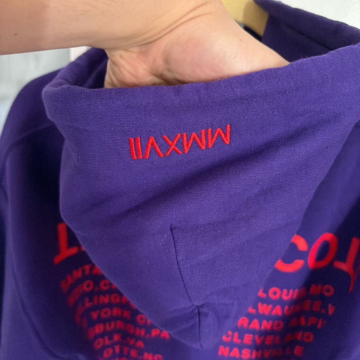 Travis Scott RARE!! 2017 Travis Scott Purple Birds Eye View Tour hoodie Size US M / EU 48-50 / 2 - 4 Thumbnail