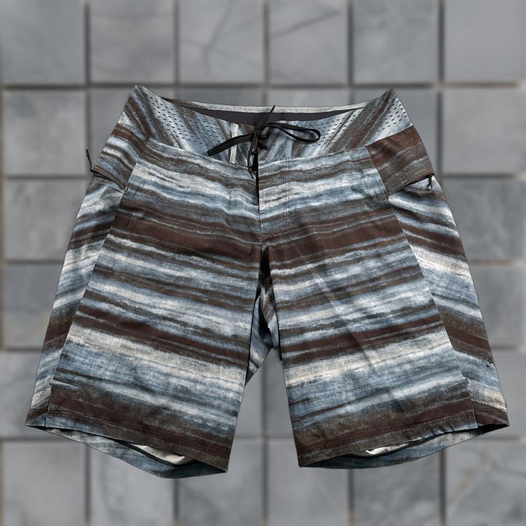 Lululemon Lululemon Men's Current State Board Shorts Size 31 Striped Swim Trunks Size US 31 - 1 Thumbnail