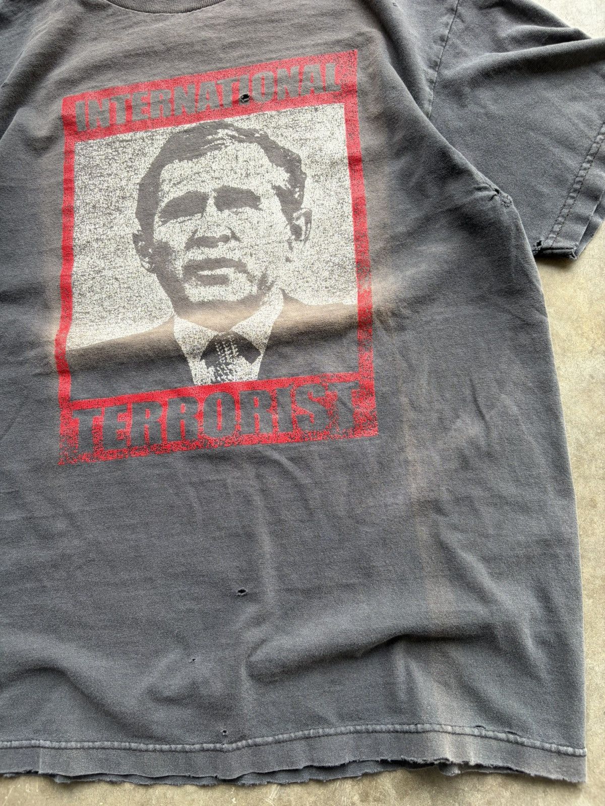 Vintage Vintage George Bush “International Terrorist” Humor Graphic Size US L / EU 52-54 / 3 - 2 Thumbnail