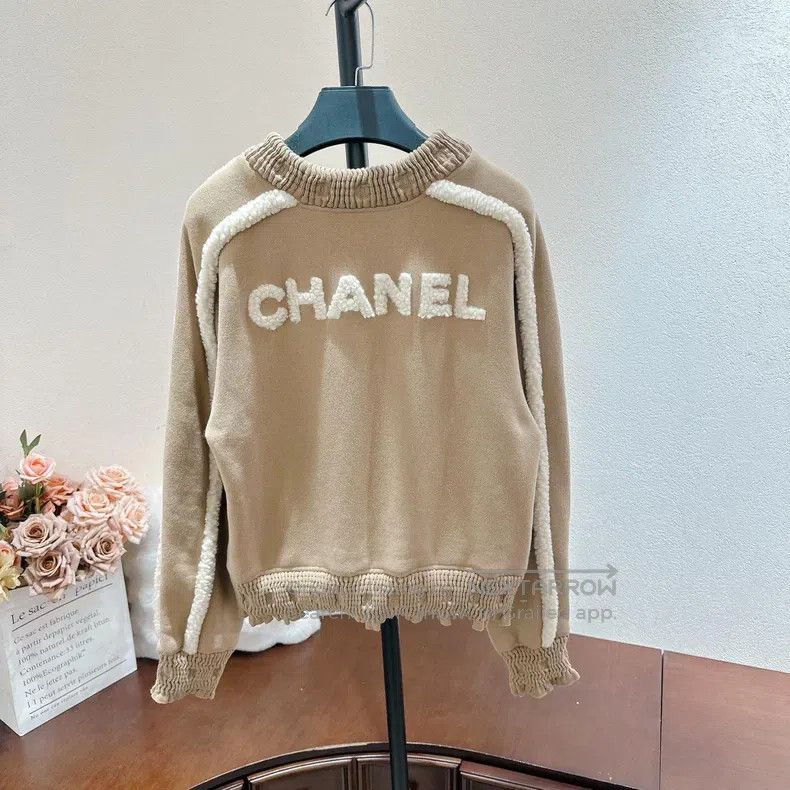 Chanel Chanel 24K brown fur teddy back letter sweatshirt Size XS / US 0-2 / IT 36-38 - 2 Thumbnail