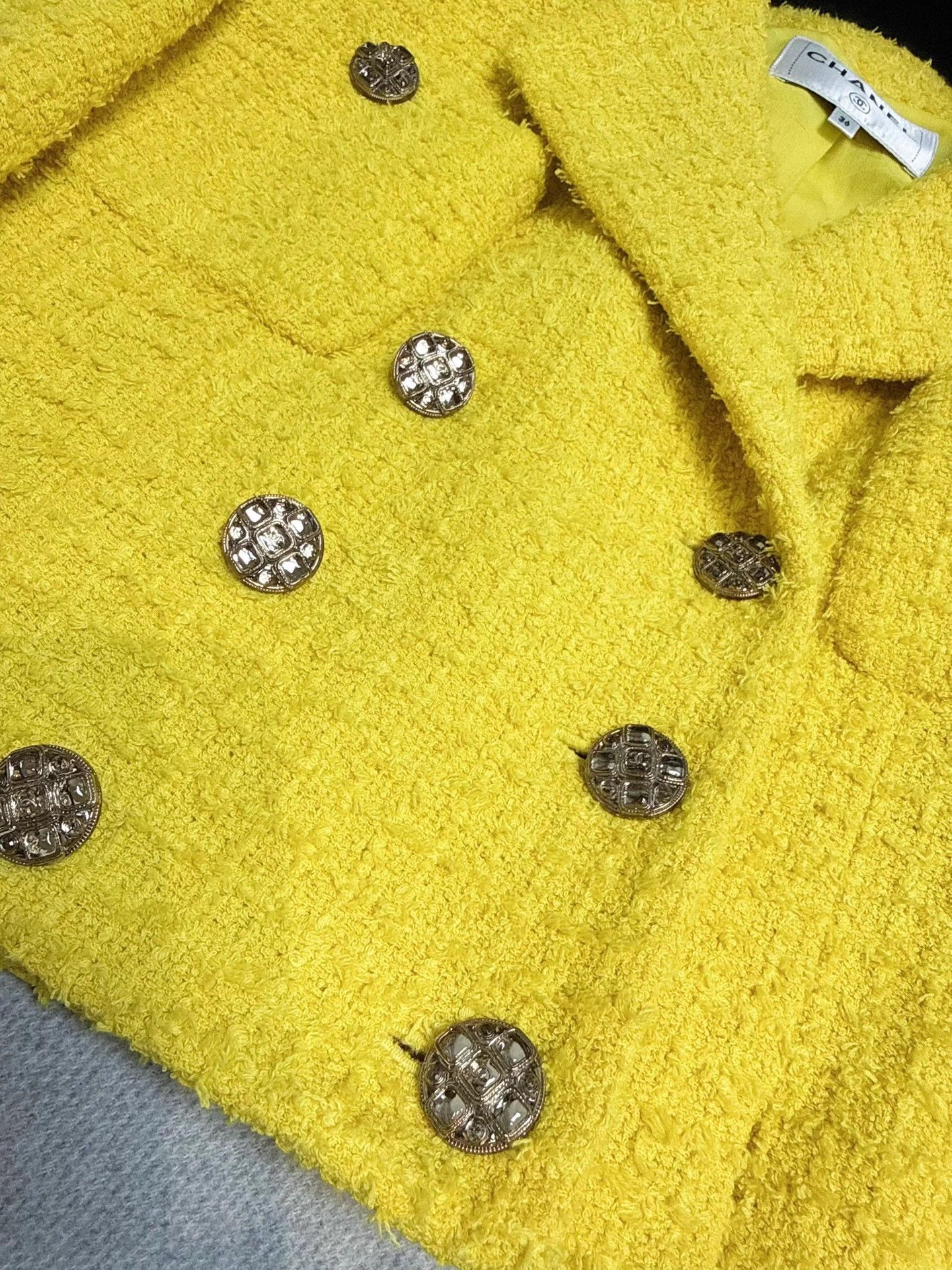 Chanel Chanel 22SS Lemon Yellow Tweed Agate Button Short Jacket 36 Size XS / US 0-2 / IT 36-38 - 5 Thumbnail