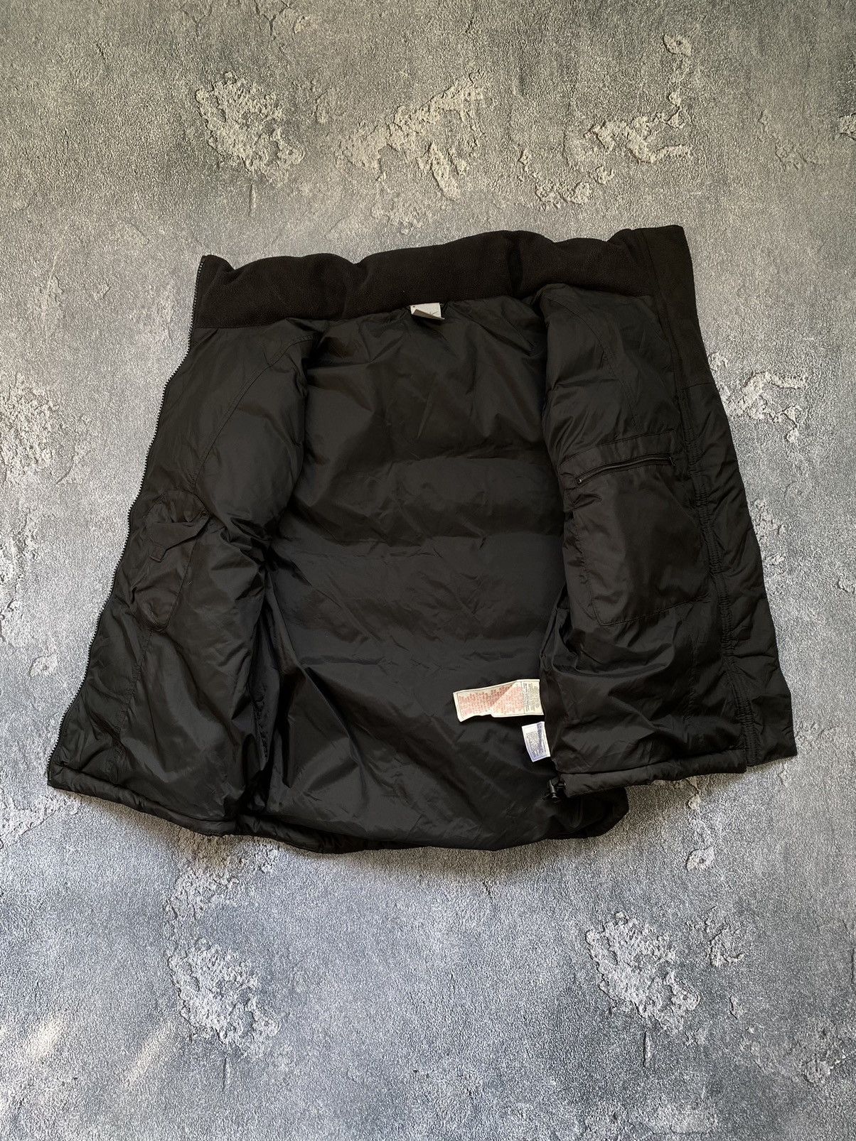 Vintage Nike VNTG Mini Swoosh Black Y2K Puffer Vest Size US M / EU 48-50 / 2 - 12 Thumbnail