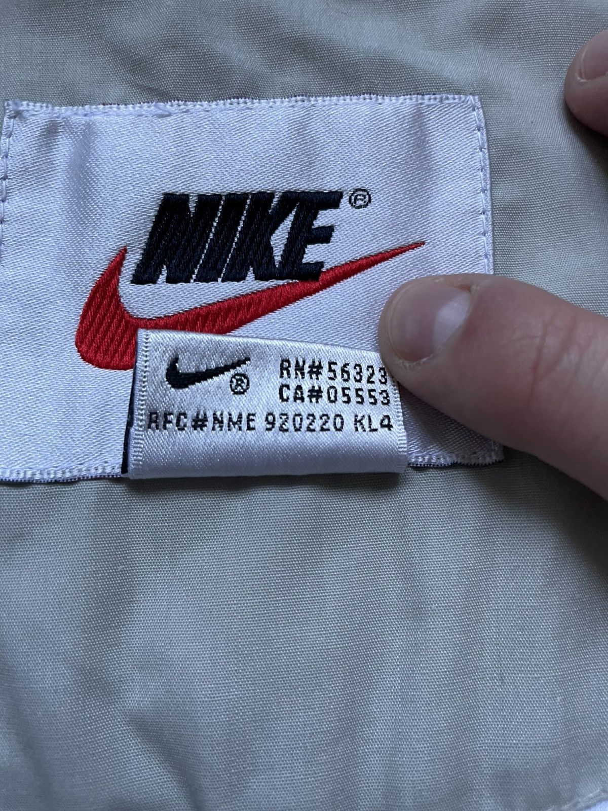 Nike Vintage 2000s Nike Jacket Mens Windbreaker Swoosh Logo Black Size US L / EU 52-54 / 3 - 15 Thumbnail