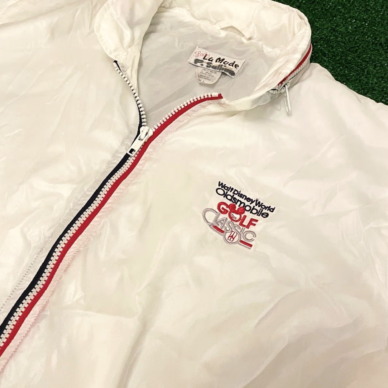Disney VINTAGE Walt Disney World Oldsmobile Golf Classic Jacket USA Size L Windbreaker Golf Men White Nylon Zip Size US L / EU 52-54 / 3 - 2 Thumbnail