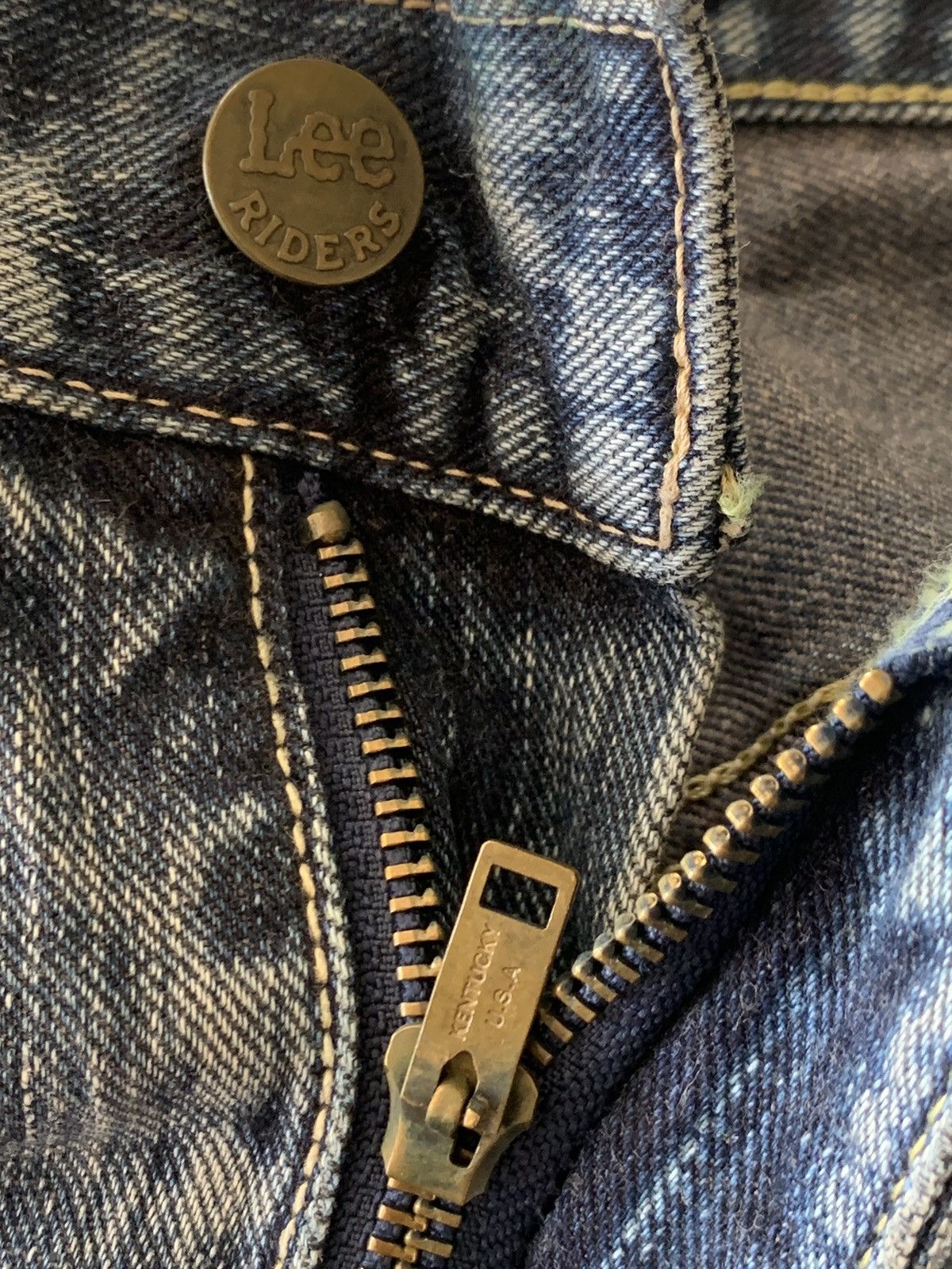 Lee Vintage 90s Flared Lee Faded Blue Jeans. Size US 31 - 14 Thumbnail
