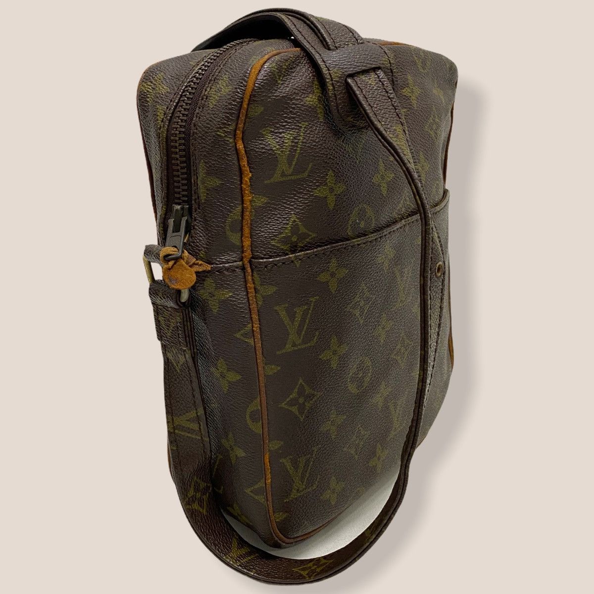 Louis Vuitton ‼️YES‼️ LOUIS VUITTON DANUBE GM SLING BAG ECLAIR ZIPPER Size ONE SIZE - 3 Thumbnail