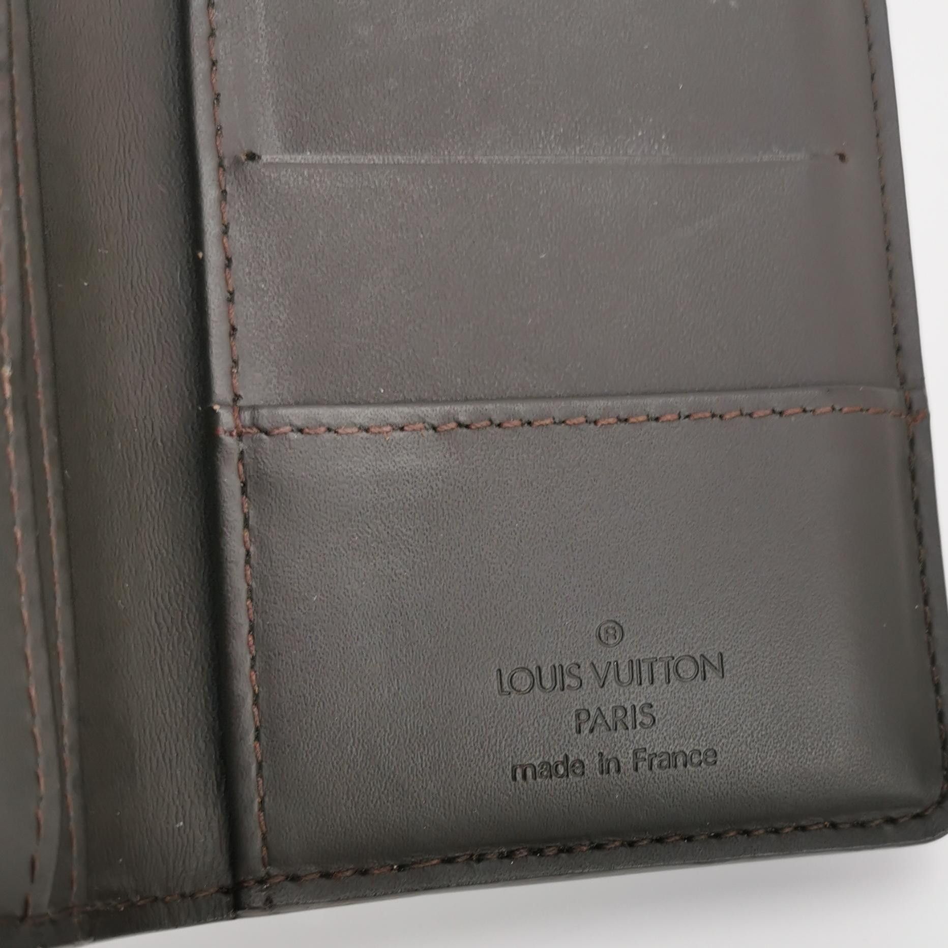 Louis Vuitton Louis Vuitton (LV) Cowhide Letter Logo Folding Card Holder Size ONE SIZE - 4 Thumbnail