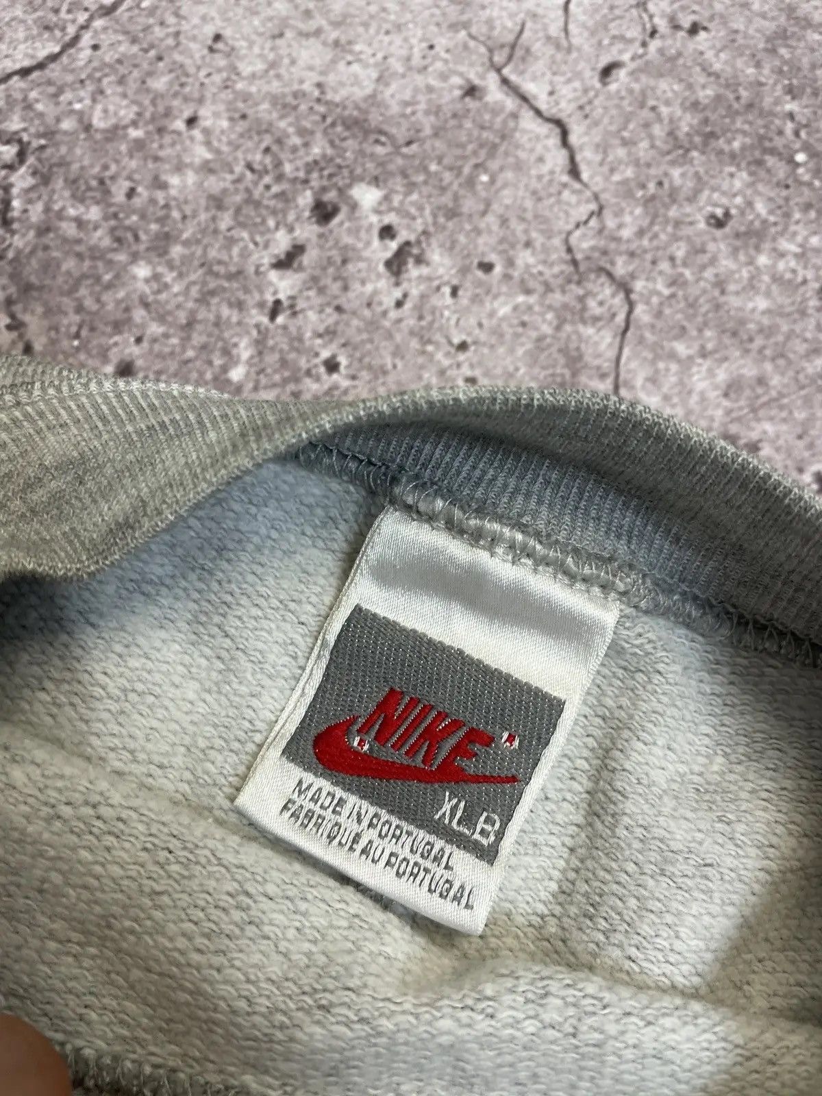 Nike × Vintage NIKE VINTAGE BIG LOGO CENTER SWEATSHIRT Size US S / EU 44-46 / 1 - 3 Thumbnail