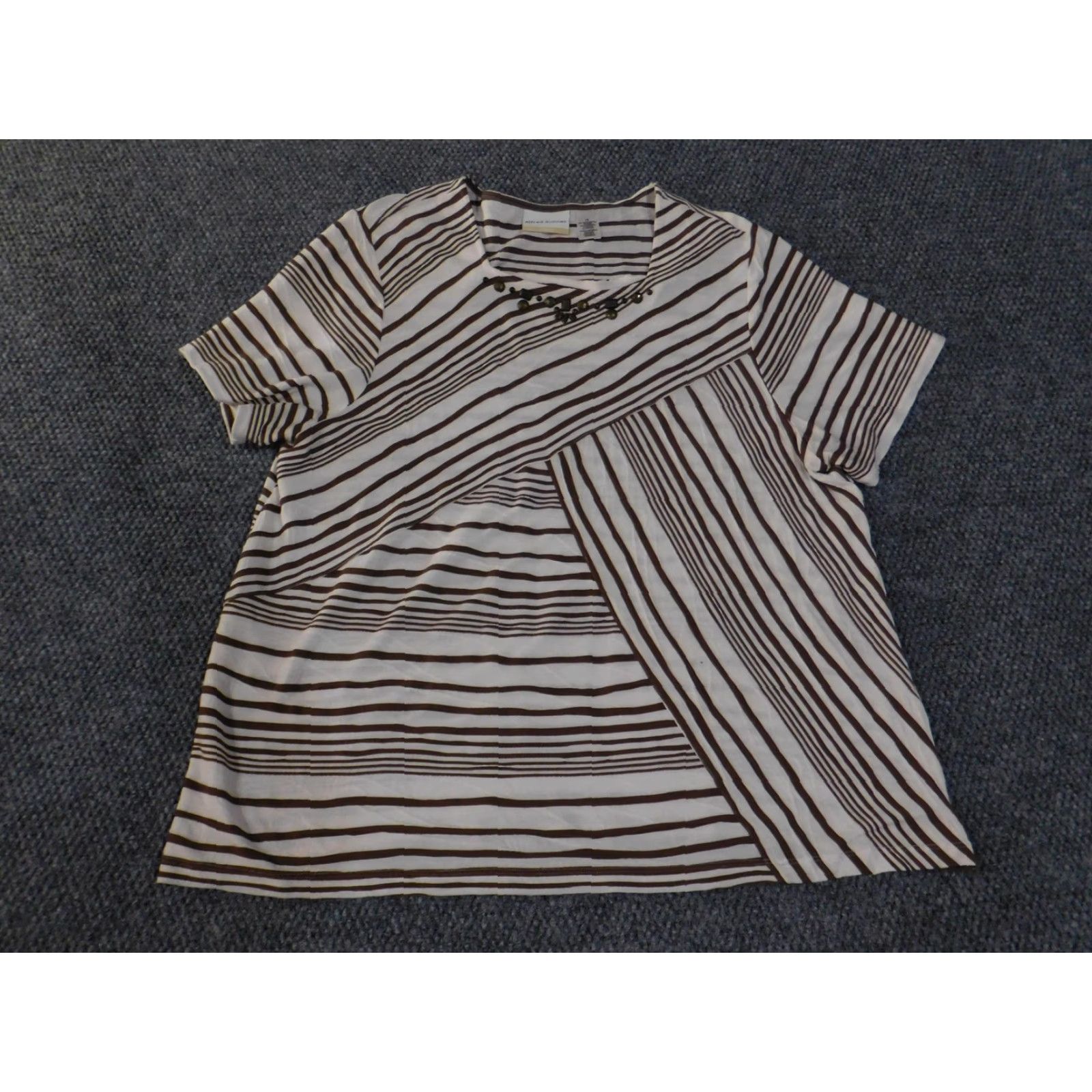 Vintage Alfred Dunner Shirt Womens 1X Beaded Neckline Short Sleeve Striped Brown White Jersey Knit - Scoop Neck Size XL / US 12-14 / IT 48-50 - 2 Thumbnail