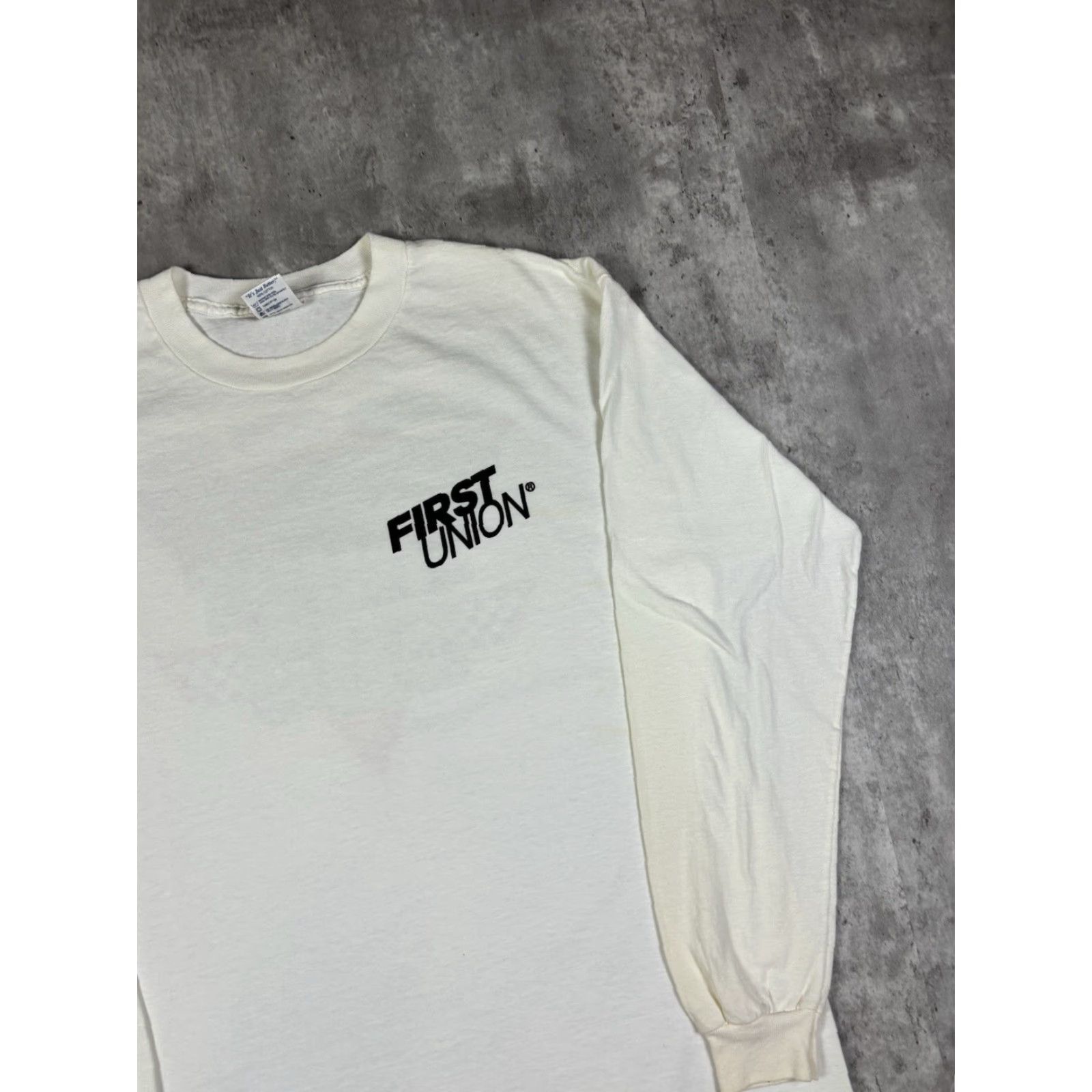 Delta VINTAGE Delta T-Shirt Long Sleeve Graphic Print Crew Neck 90s Retro Men L White Cotton Size US L / EU 52-54 / 3 - 7 Thumbnail