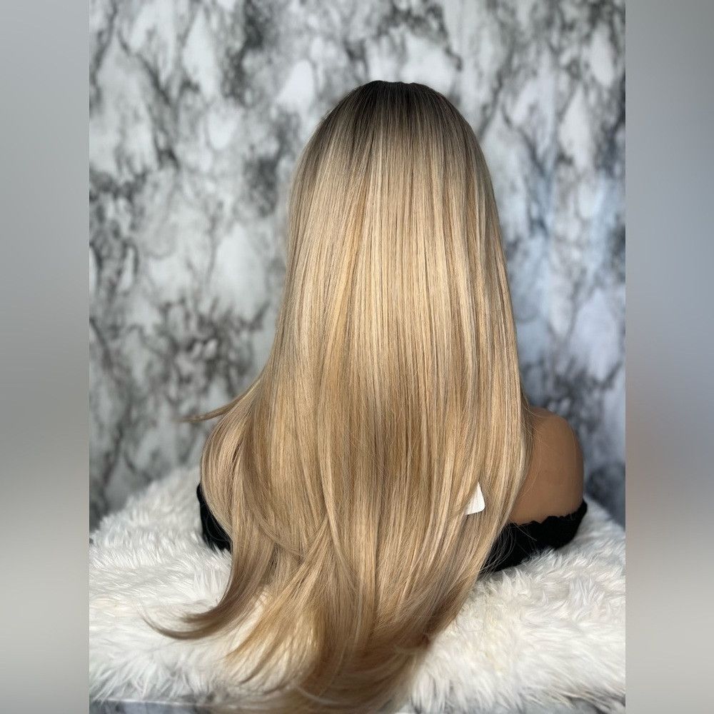 Other 24 Inch Straight Blonde Layered hair Wig With Curtain Bangs Size ONE SIZE - 7 Thumbnail