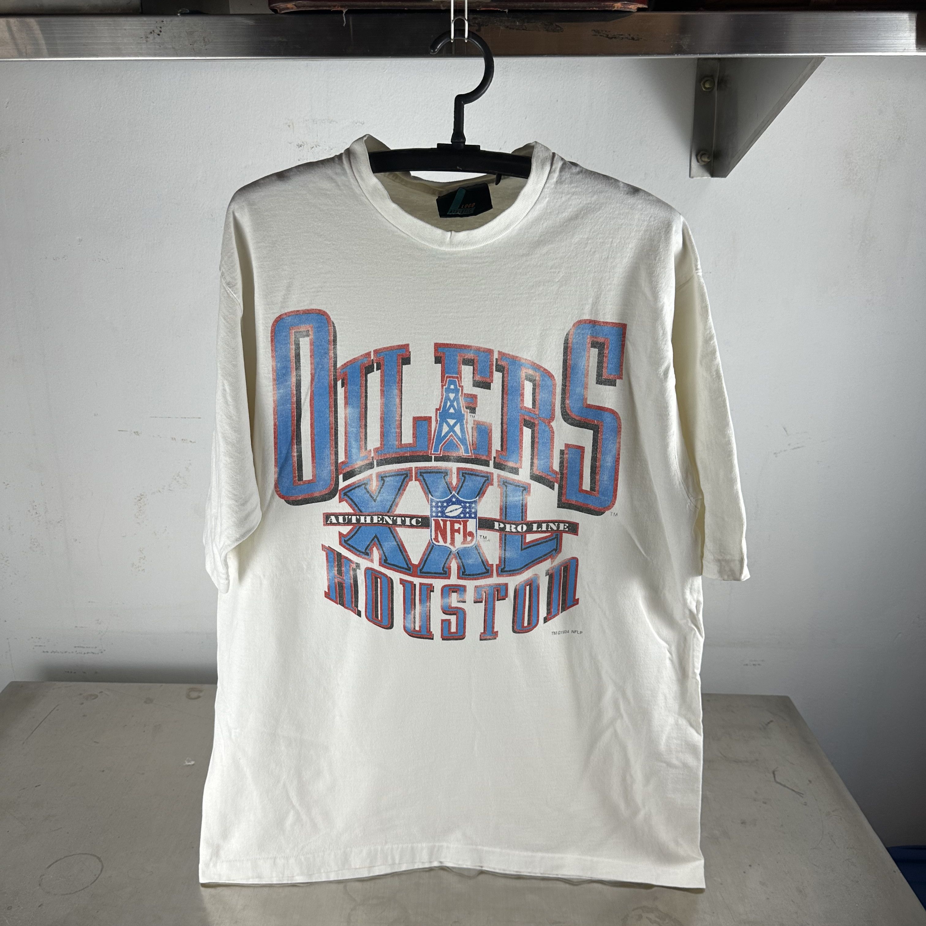 Vintage Vintage 1994 Houston Oilers NFL Football Graphic T-Shirt Size US L / EU 52-54 / 3 - 1 Thumbnail