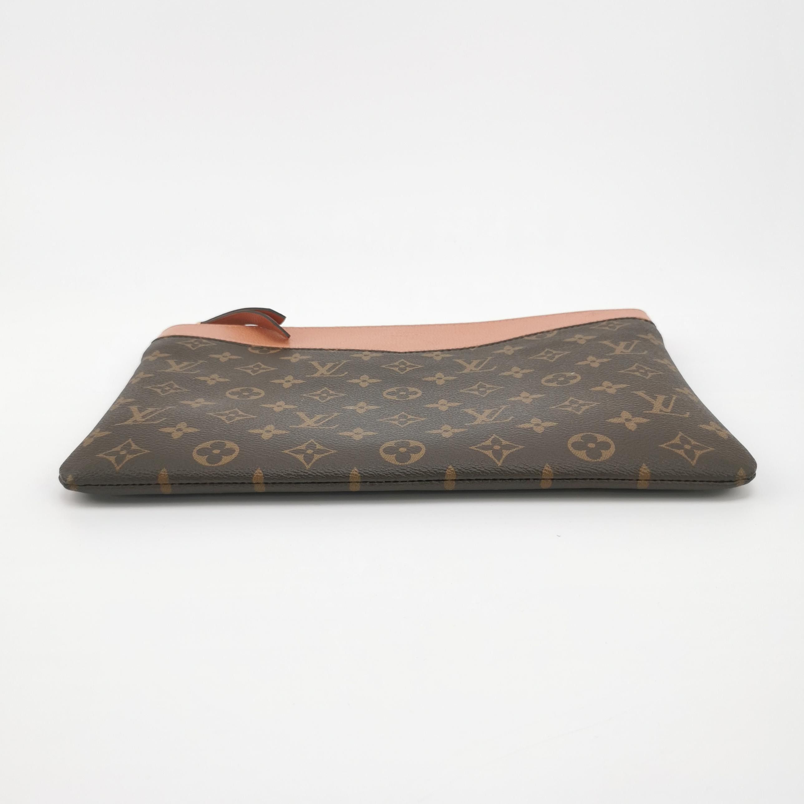 Louis Vuitton (LV) Daily leather color matching letter logo
