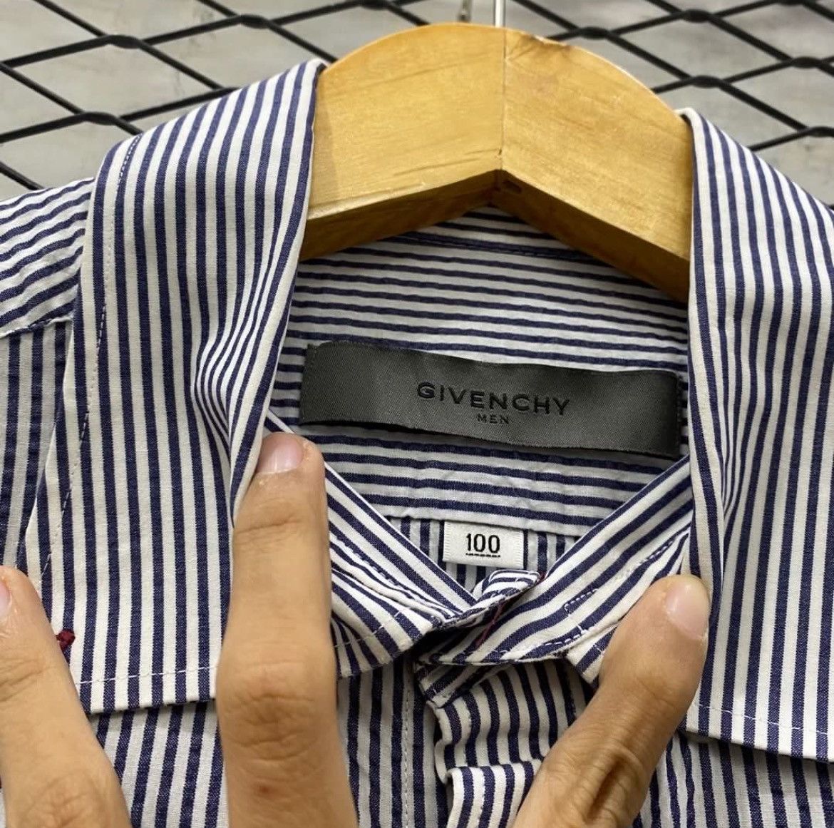 Givenchy Givenchy Small Logo Stripe Shirt Size US M / EU 48-50 / 2 - 3 Thumbnail