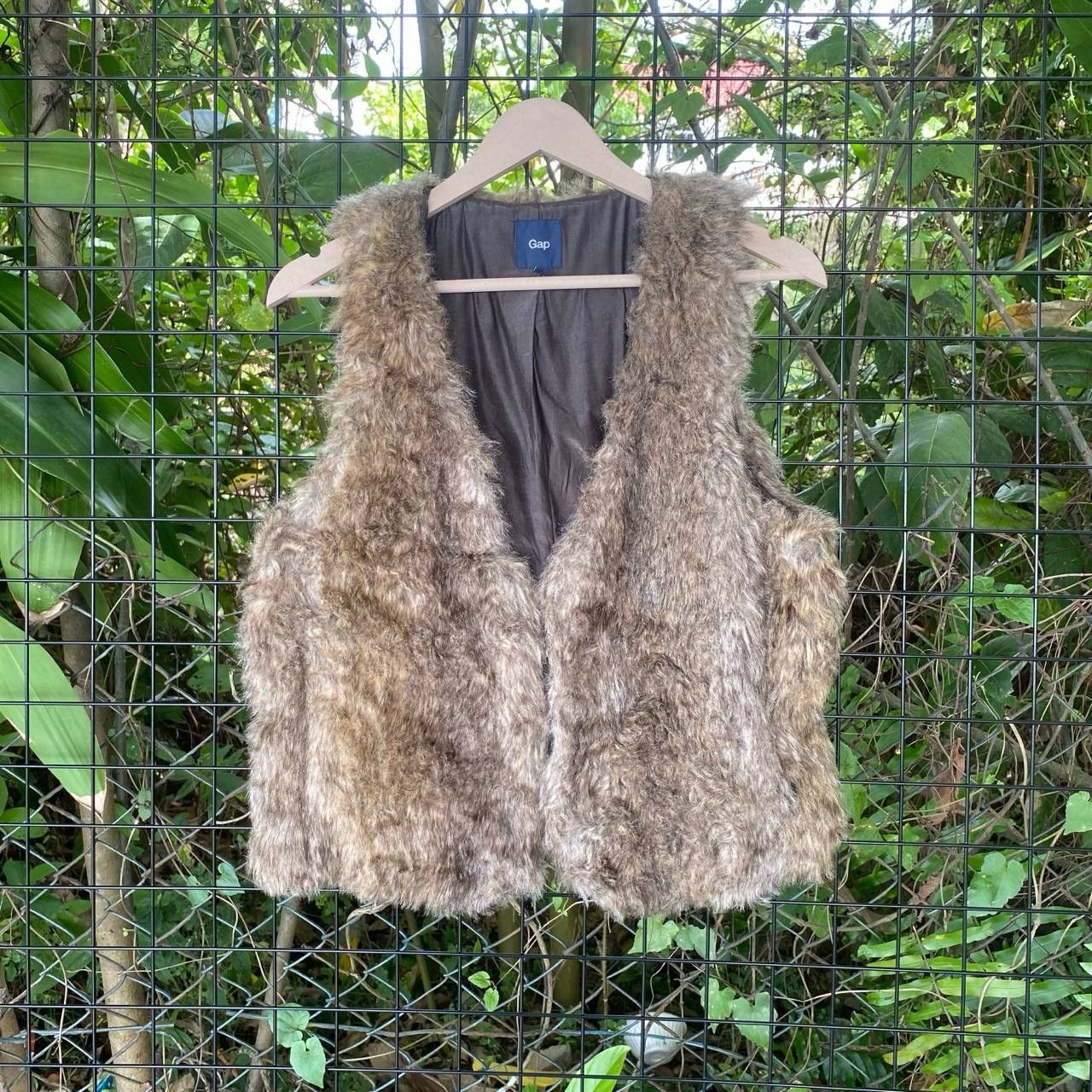 Furla × Gap × Japanese Brand Vtg Gap Fluffy Faux Fur Vest Size US S / EU 44-46 / 1 - 1 Thumbnail