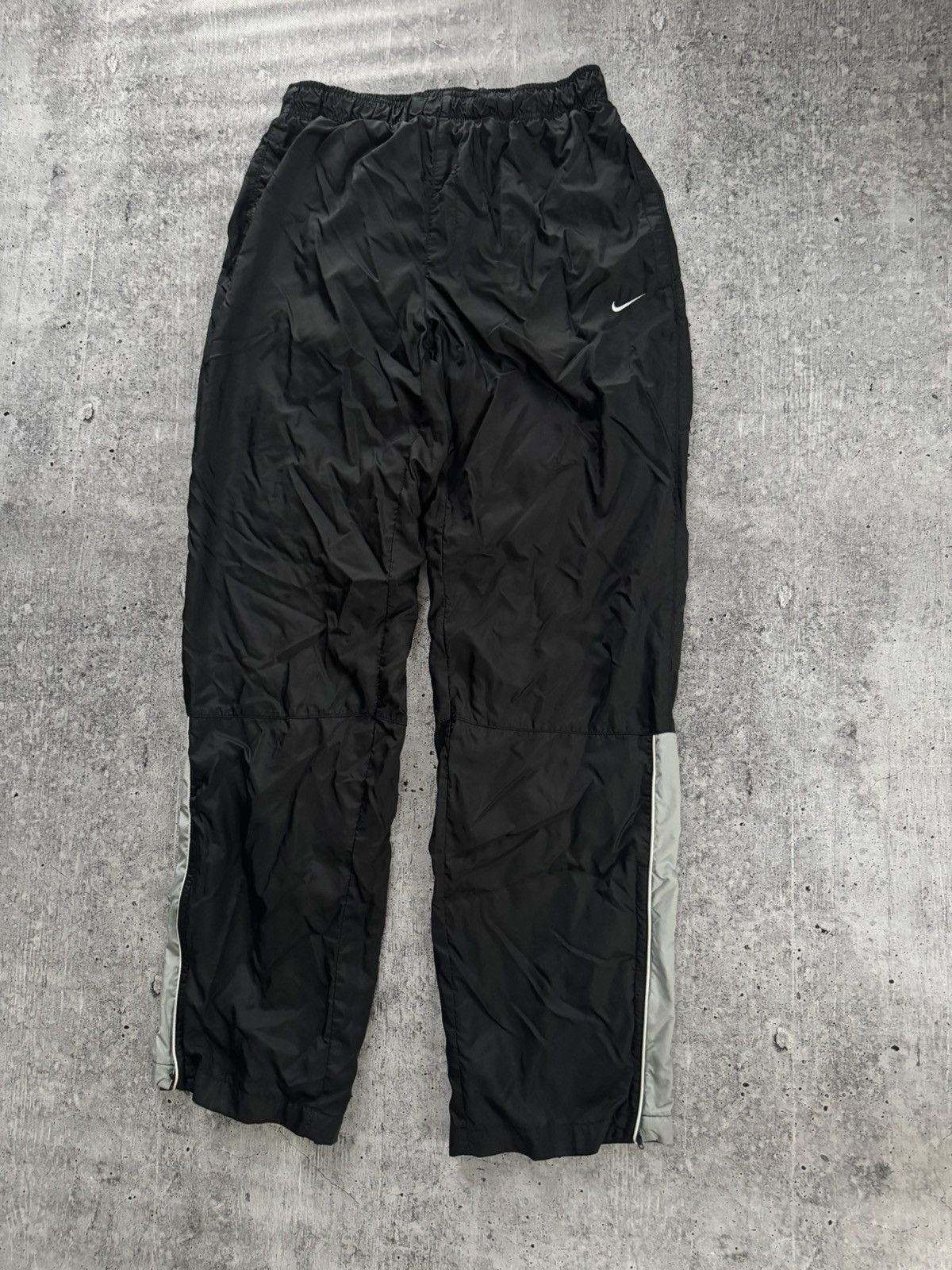 Nike Nike Vintage Nylon Pants Joggers Y2K Drill Streetwear Size M Size US 32 / EU 48 - 2 Thumbnail
