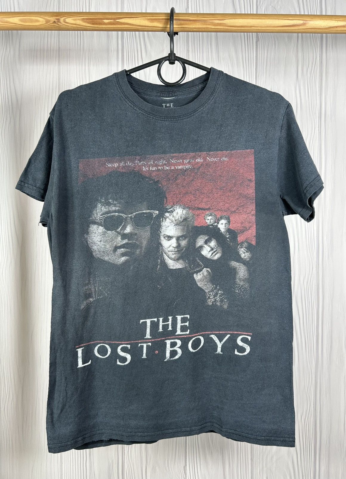 Vintage Vintage The Lost Boys Movie Horror Vampire T-Shirt Faded Size US XS / EU 42 / 0 - 1 Thumbnail