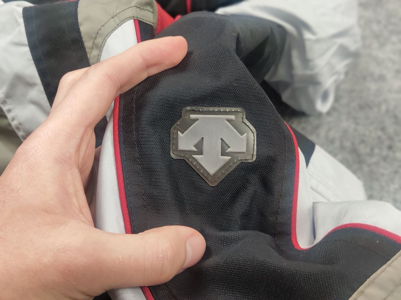 Descente Vintage Descente Airdrive Ski Zipper Hooded Jacket Logo Size US S / EU 44-46 / 1 - 24 Thumbnail