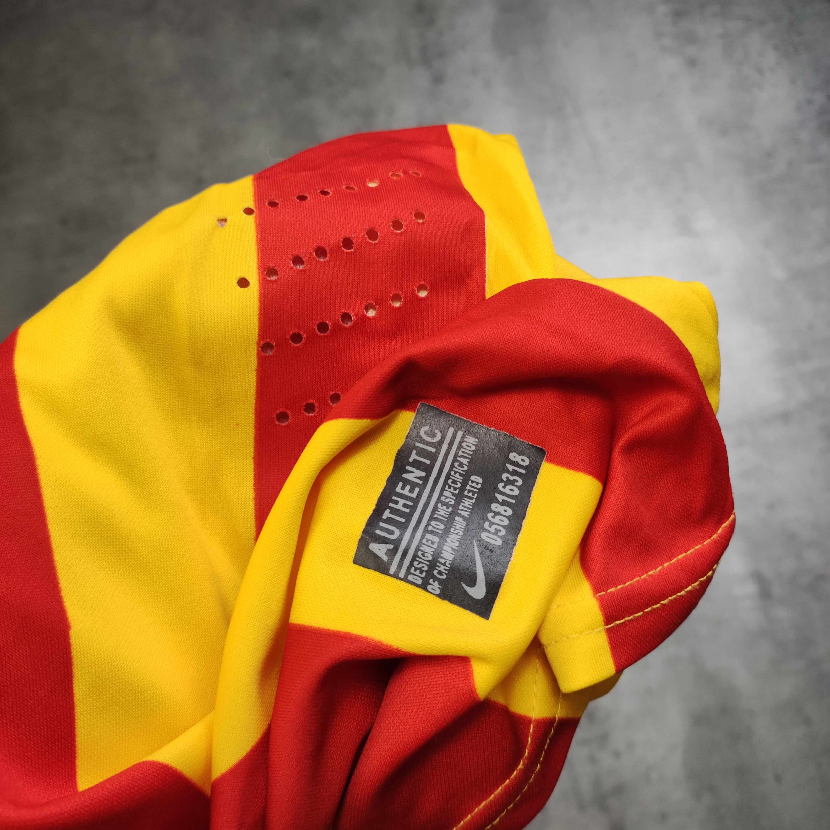 Other FC Barcelona Nike RARE #10 Leo Messi Away 2014 Jersey Size US M / EU 48-50 / 2 - 6 Thumbnail