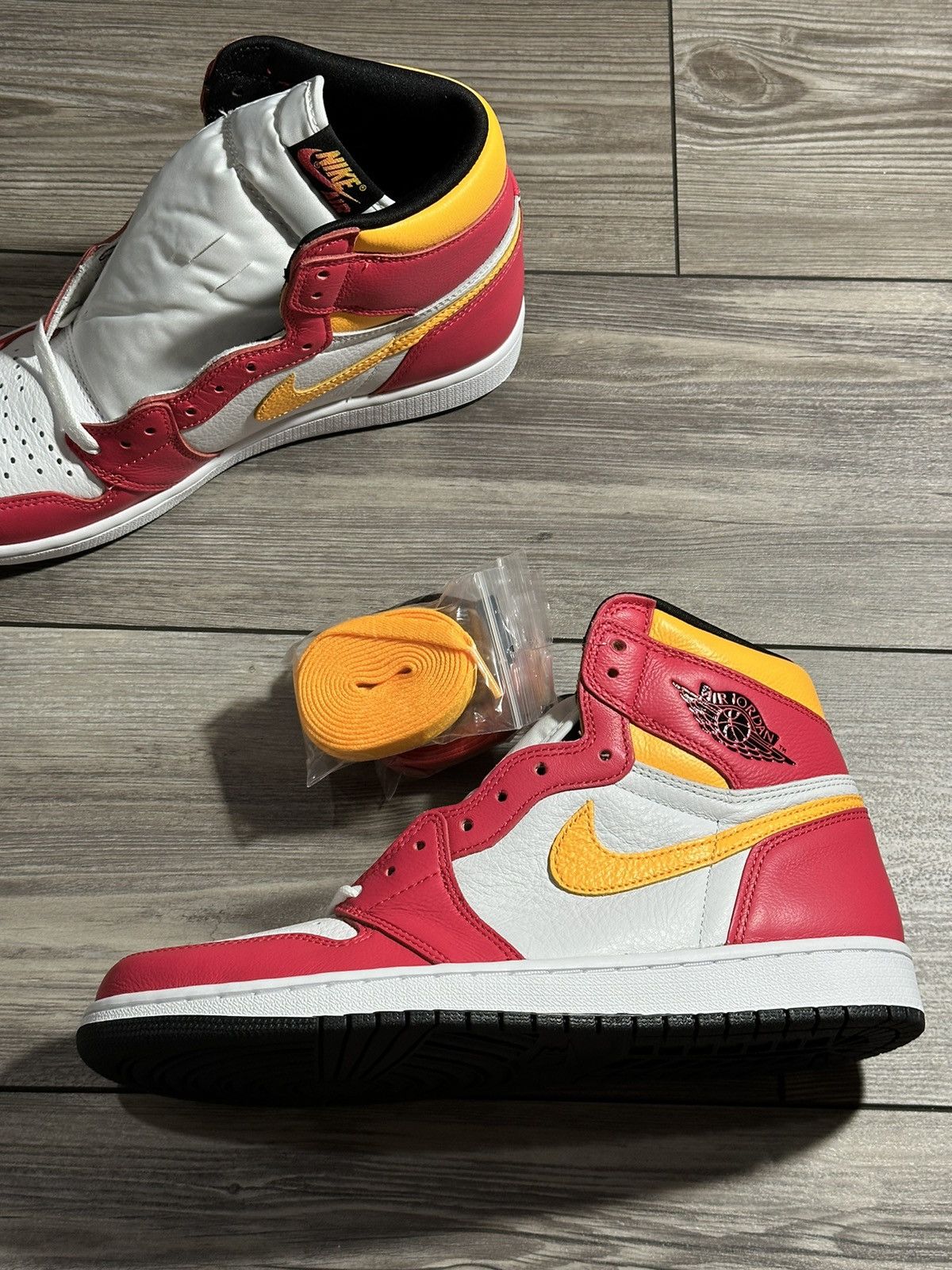 Jordan Brand × Nike Jordan 1 Retro High OG Light Fusion Size US 10.5 / EU 43-44 - 2 Thumbnail