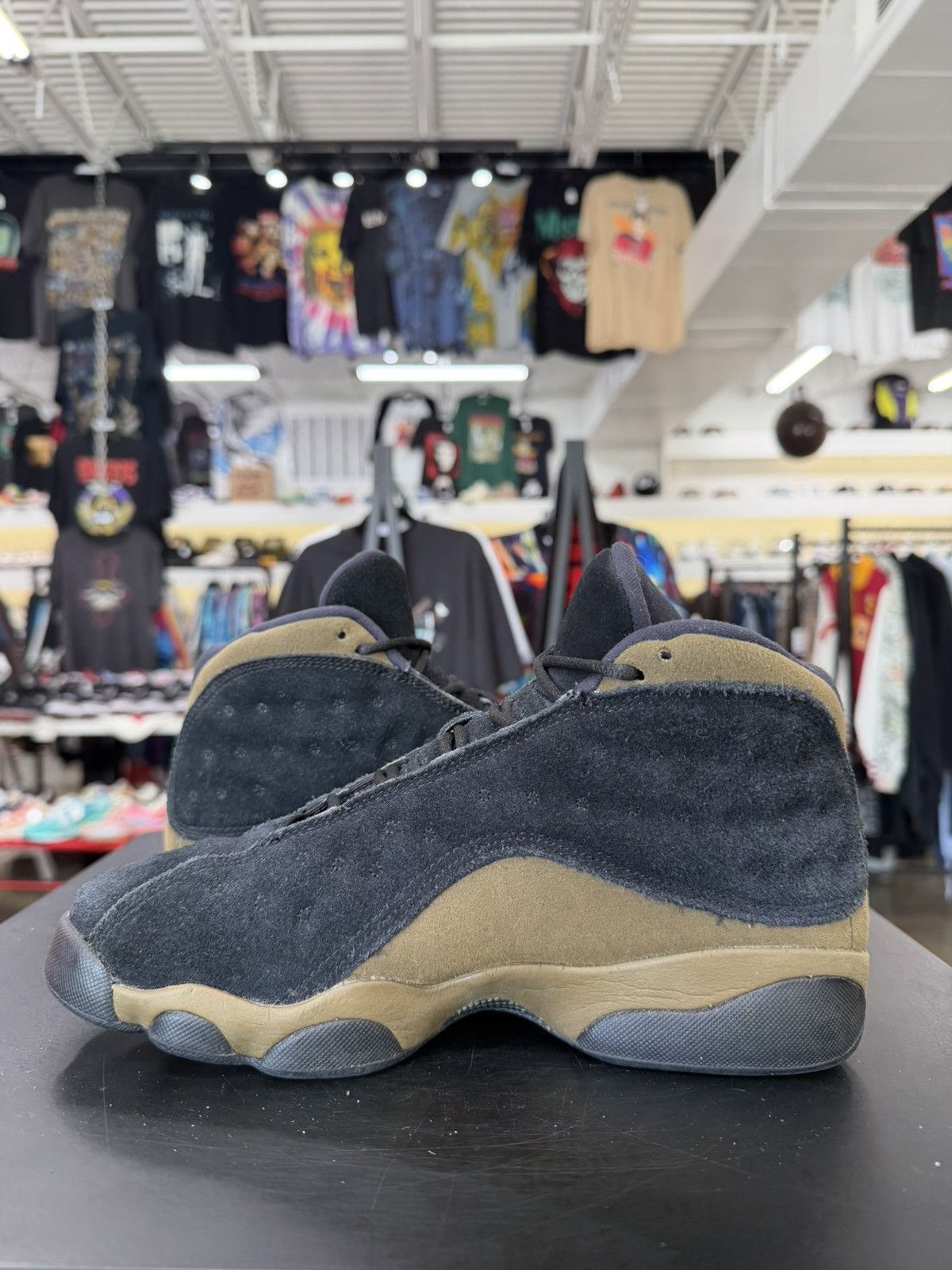 Jordan Brand Air Jordan 13 Olive Size 7Y (2018) Size US 7 / EU 40 - 4 Thumbnail