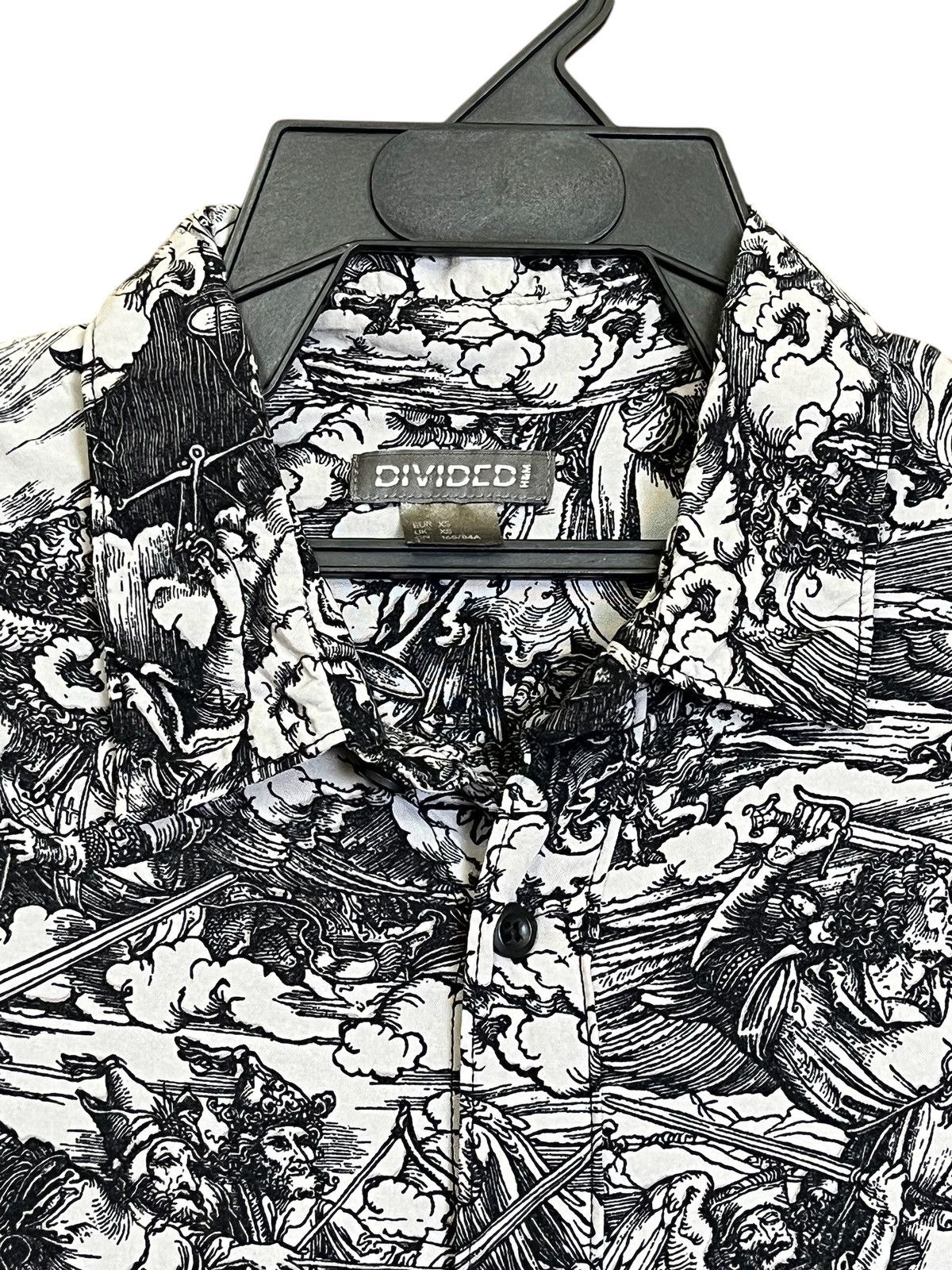 Japanese Brand H&M ALBRECHT DURER APOCALYPSE PRINT RAYON BUTTON UPS SHIRT Size US S / EU 44-46 / 1 - 4 Thumbnail