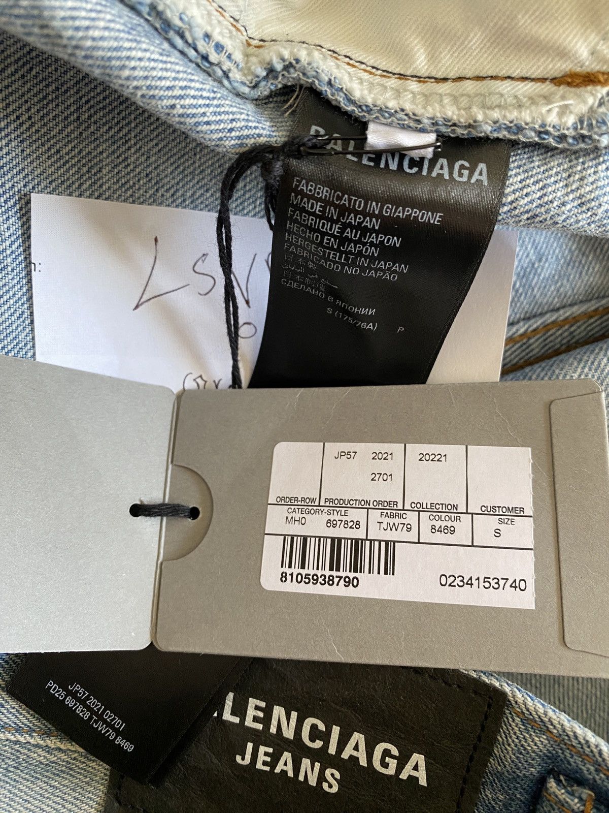 Balenciaga BALENCIAGA Destroyed Super Large Baggy Blue Jean OG size S Size US 32 / EU 48 - 21 Thumbnail