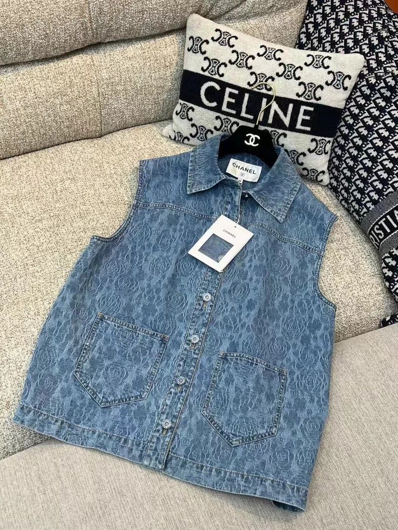 Chanel Chanel 23P blue camellia denim vest jacket Size XS / US 0-2 / IT 36-38 - 1 Thumbnail