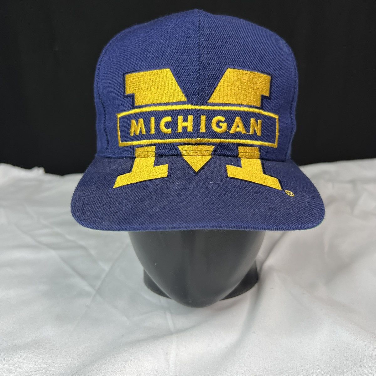 Signatures VINTAGE Signatures University of Michigan BIG LOGO Snapback Size ONE SIZE - 1 Thumbnail