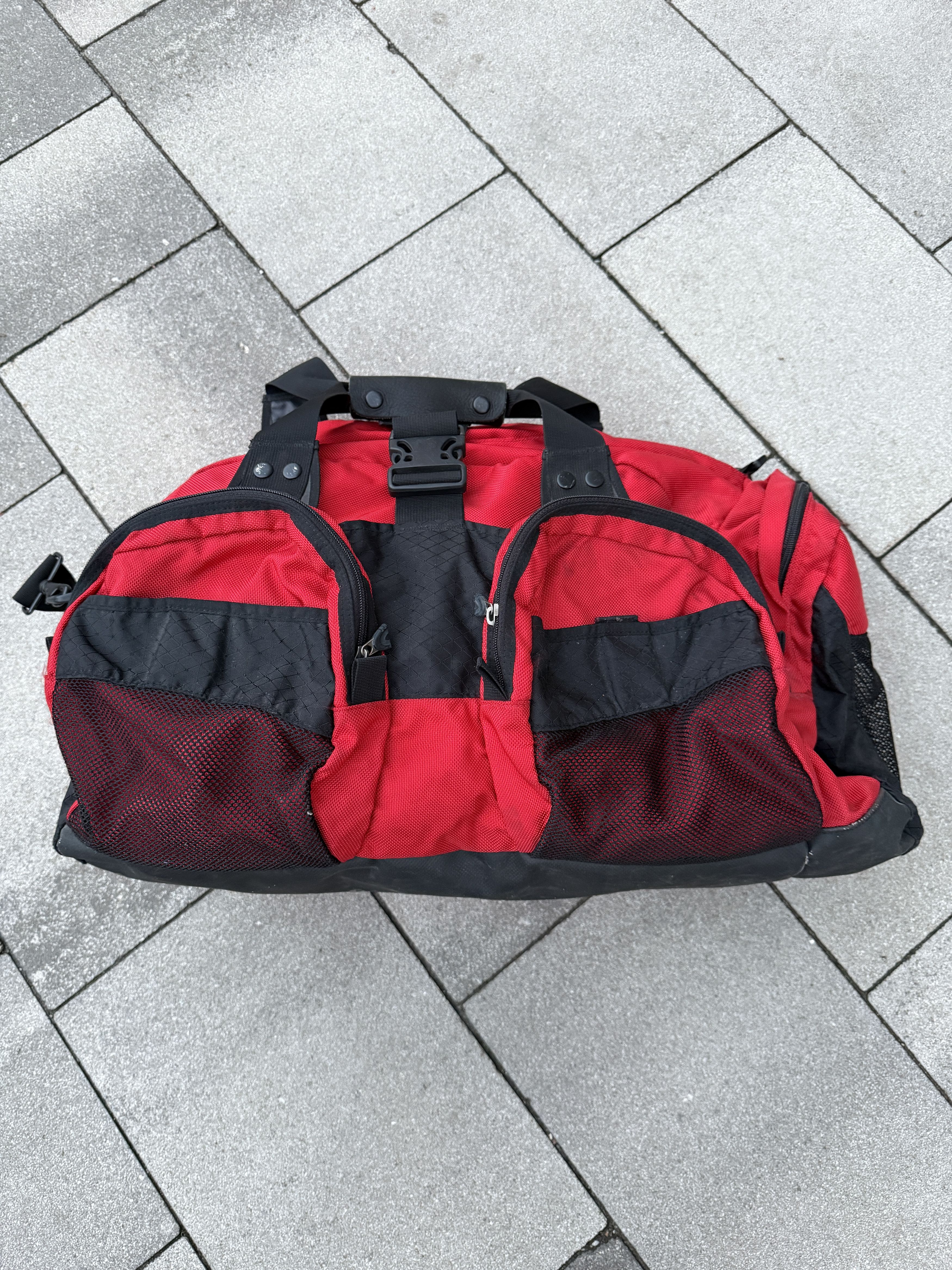 Oakley × Vintage Vintage Y2K Oakley Icon 2.0 Duffle Bag Size ONE SIZE - 2 Thumbnail
