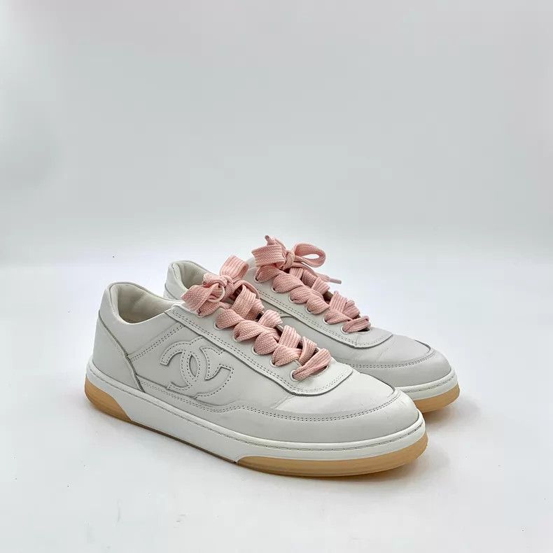 Chanel Chanel White double C logo lace-up casual flat sneakers Size US 7 / IT 37 - 2 Thumbnail