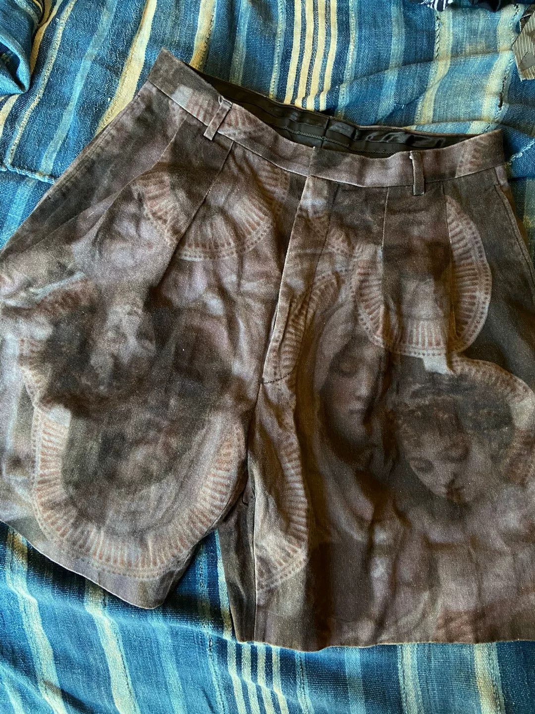 Givenchy givenchy printed shorts with artistic design Size US 31 - 1 Thumbnail