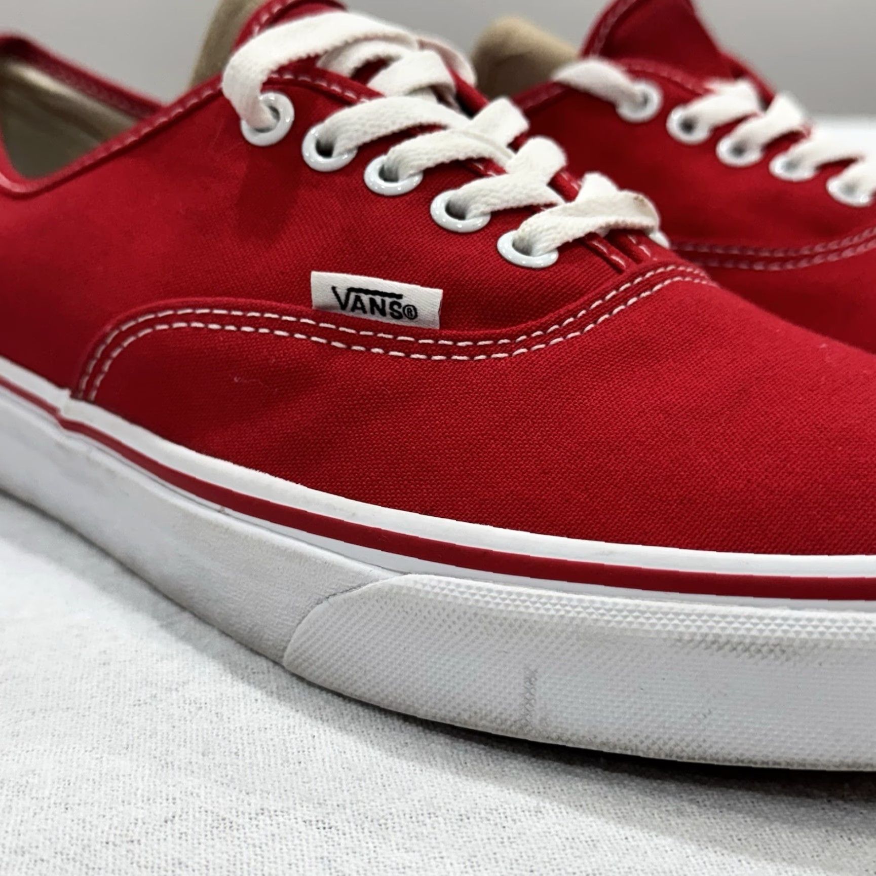 Vans VANS Authentic Classic Skate Shoes Men’s 11 Red Canvas Low Top Mens Shoes Sneaker Athletic Shoes Size US L / EU 52-54 / 3 - 6 Thumbnail