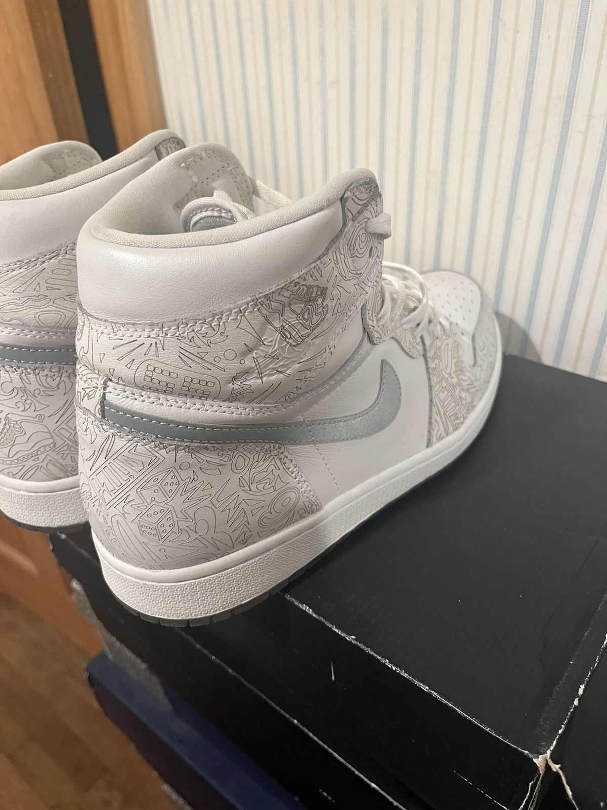 Jordan Brand Air Jordan 1 Retro 30th Anniversary Laser Size 11.5 Size US 11.5 / EU 44-45 - 4 Thumbnail