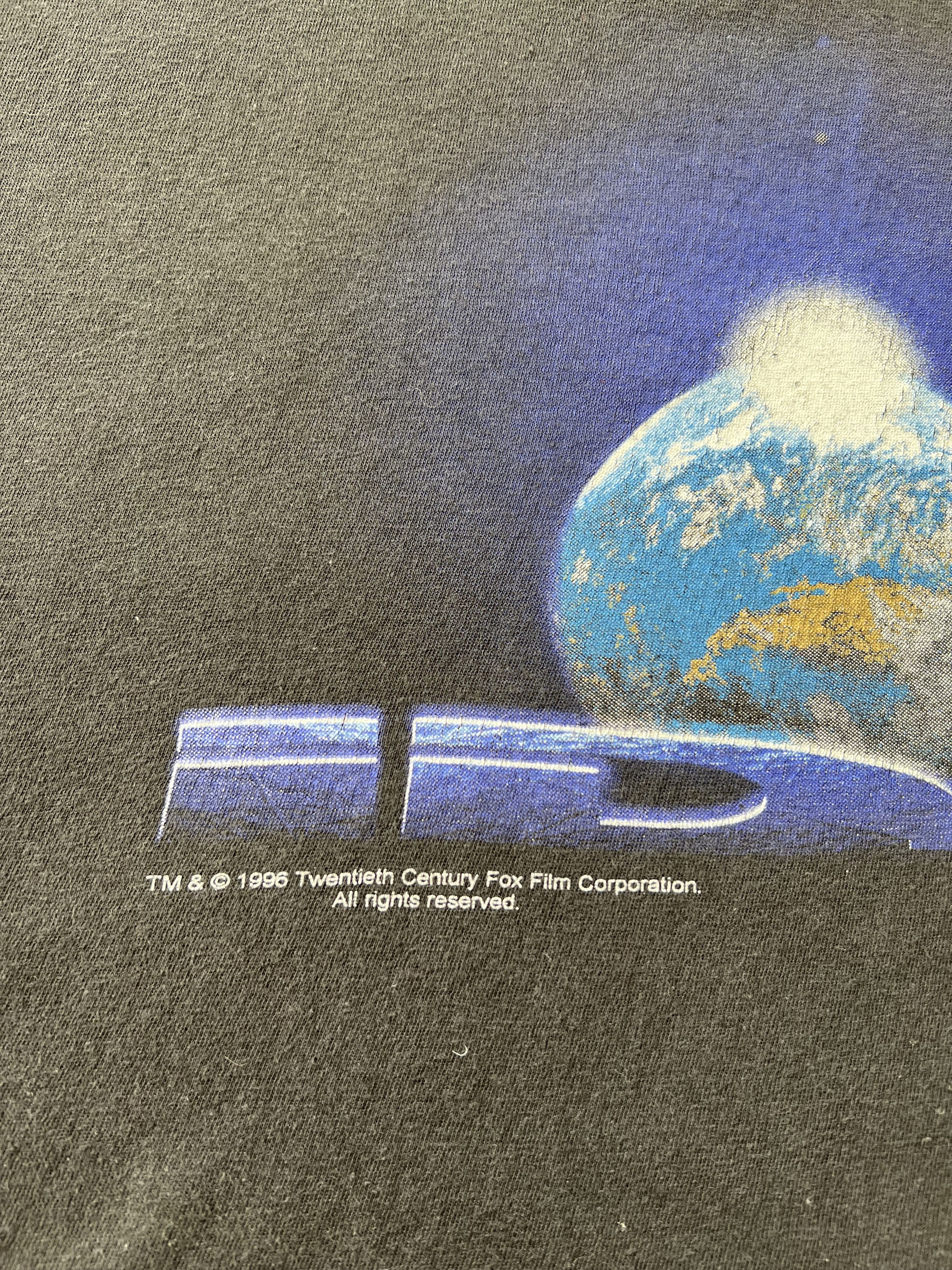 Vintage Vintage 1996 Independence Day ID4 Movie Black T-shirt Size US XL / EU 56 / 4 - 8 Thumbnail
